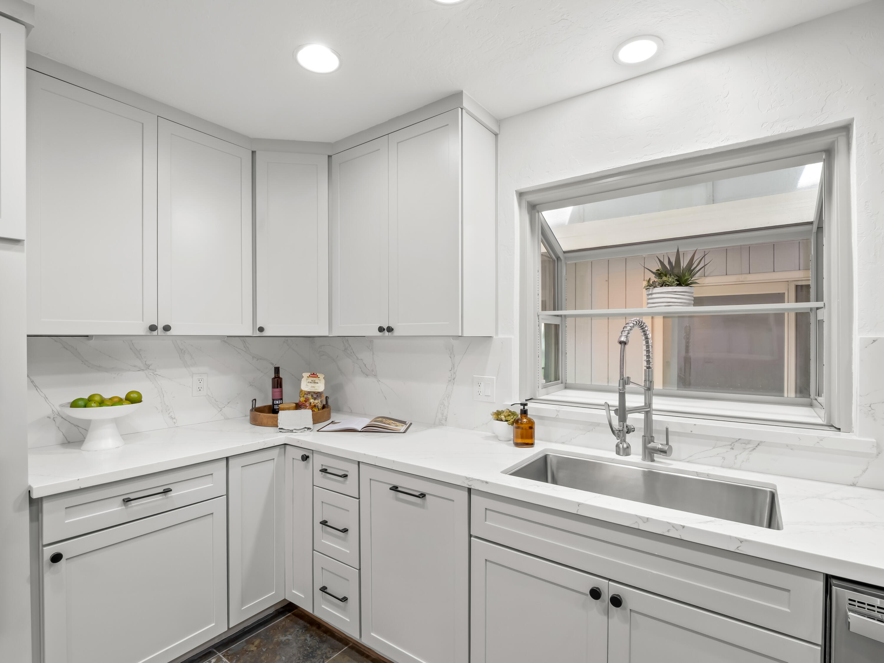 1872 Cougar Ln, Clovis, CA 93611