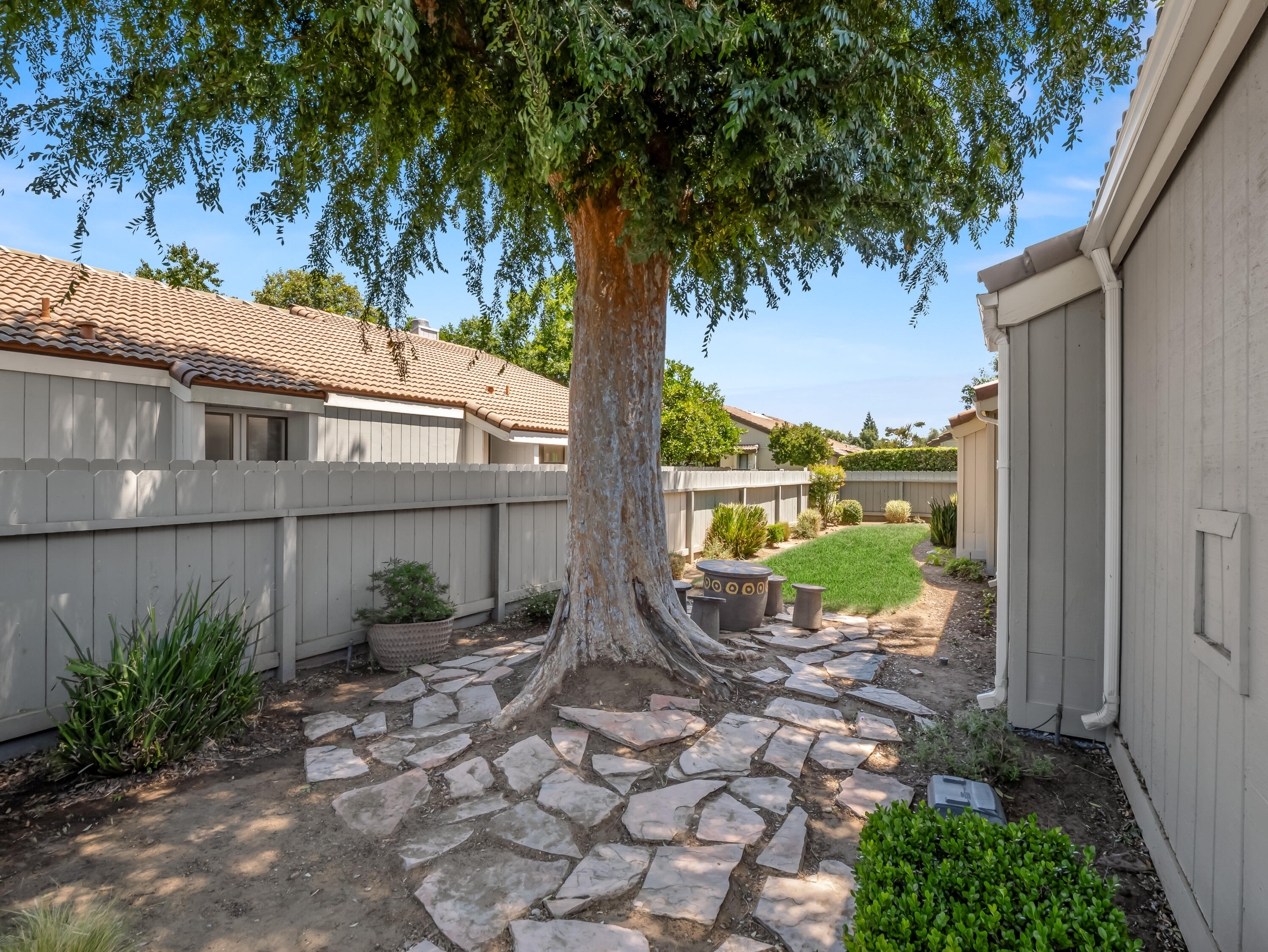 1872 Cougar Ln, Clovis, CA 93611