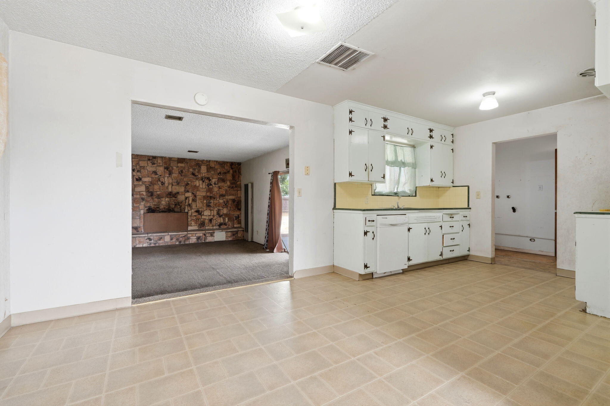 840 Laurel Ave, Lindsay, CA 93247