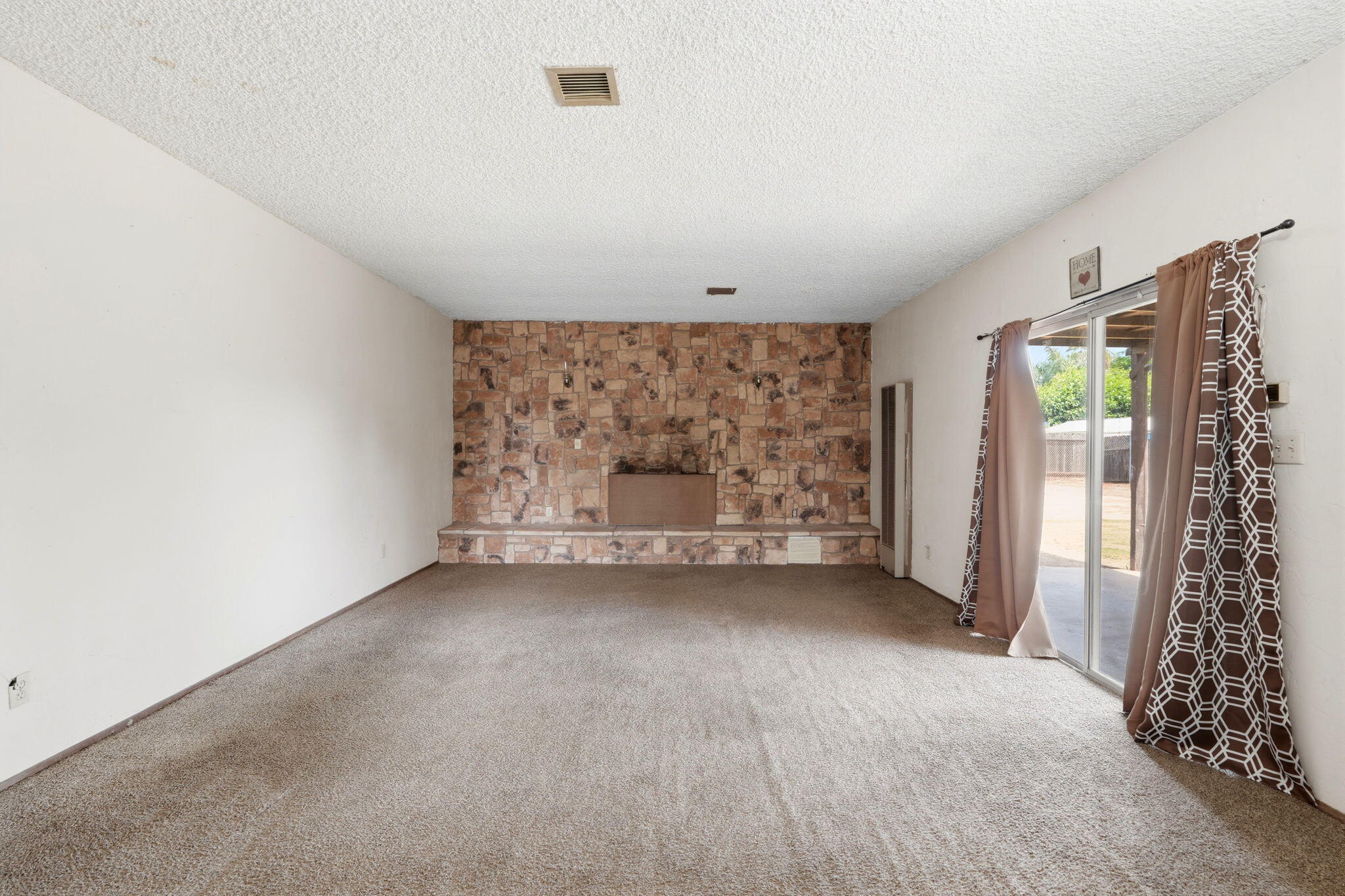 840 Laurel Ave, Lindsay, CA 93247