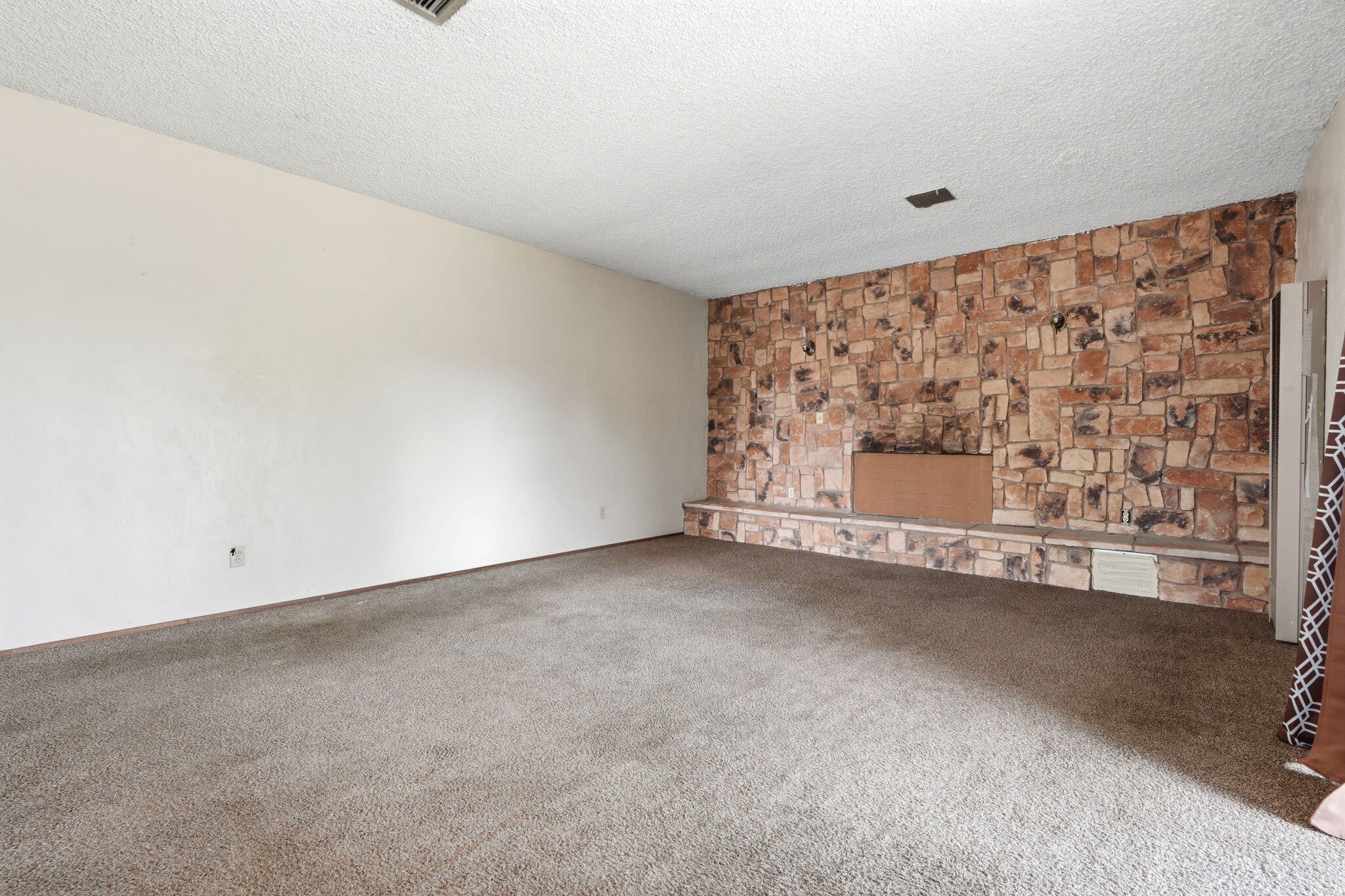840 Laurel Ave, Lindsay, CA 93247