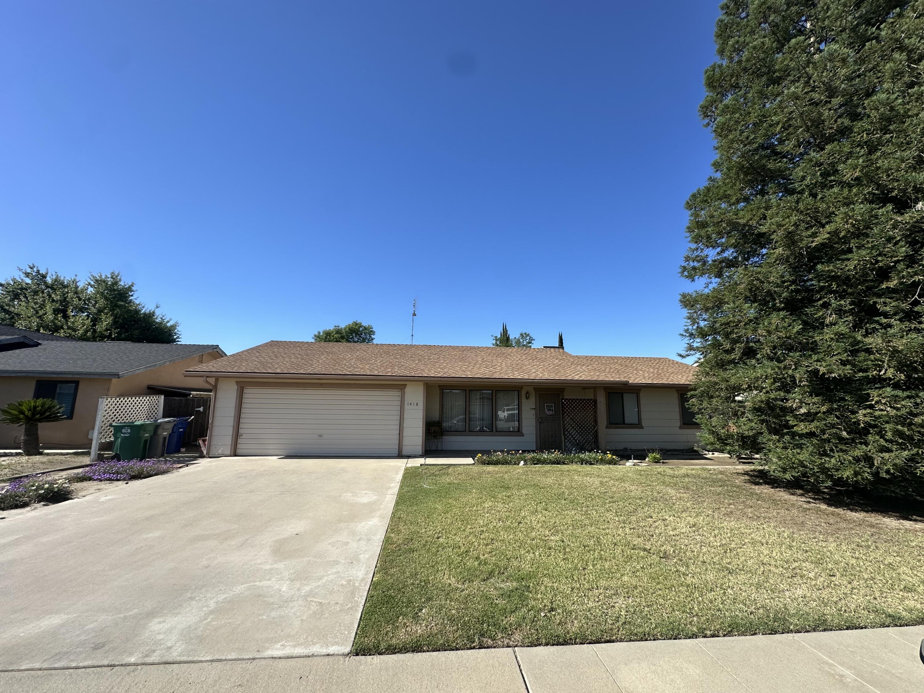 1418 Jackson St, Selma, CA 93662