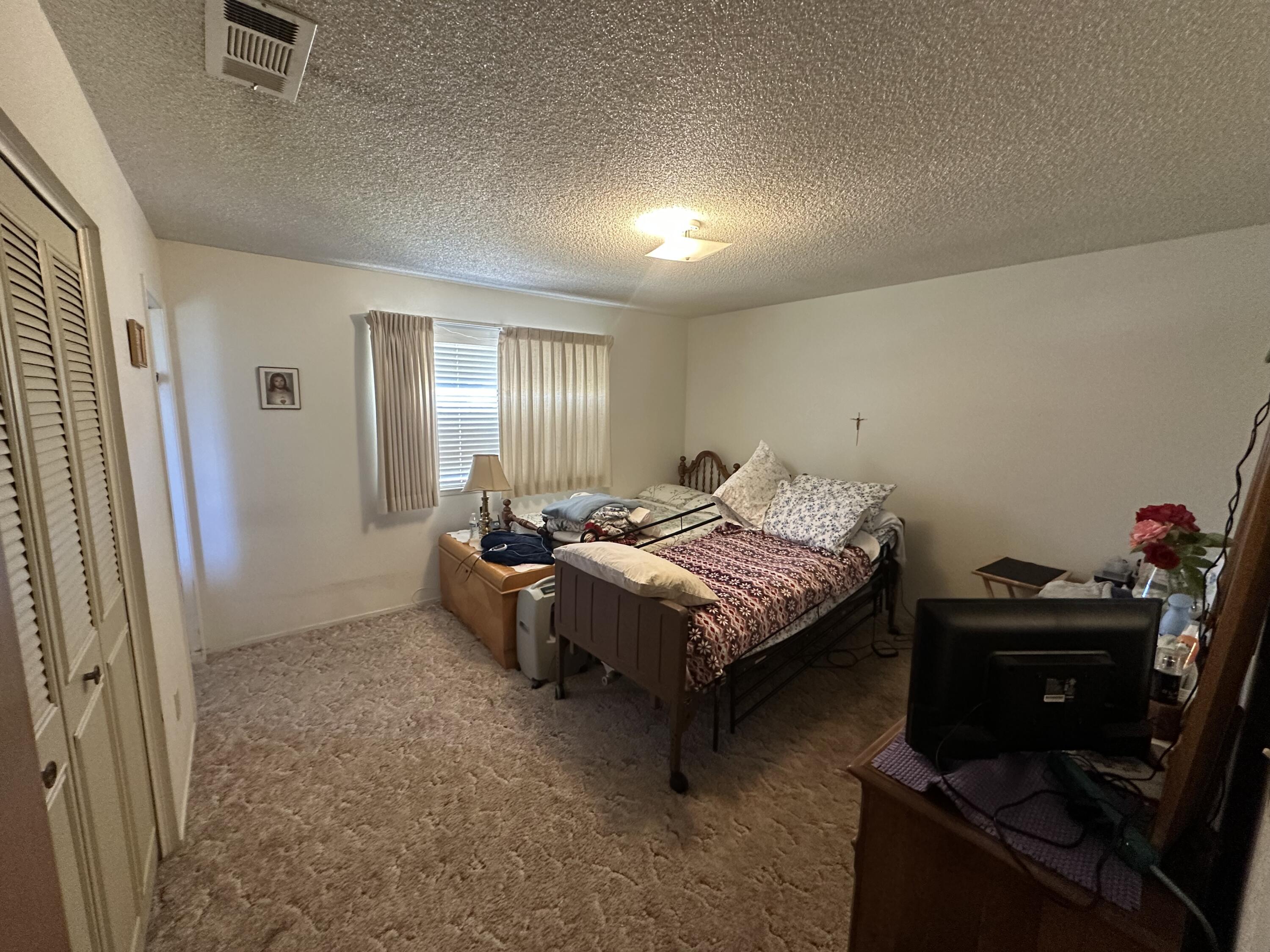 1418 Jackson St, Selma, CA 93662