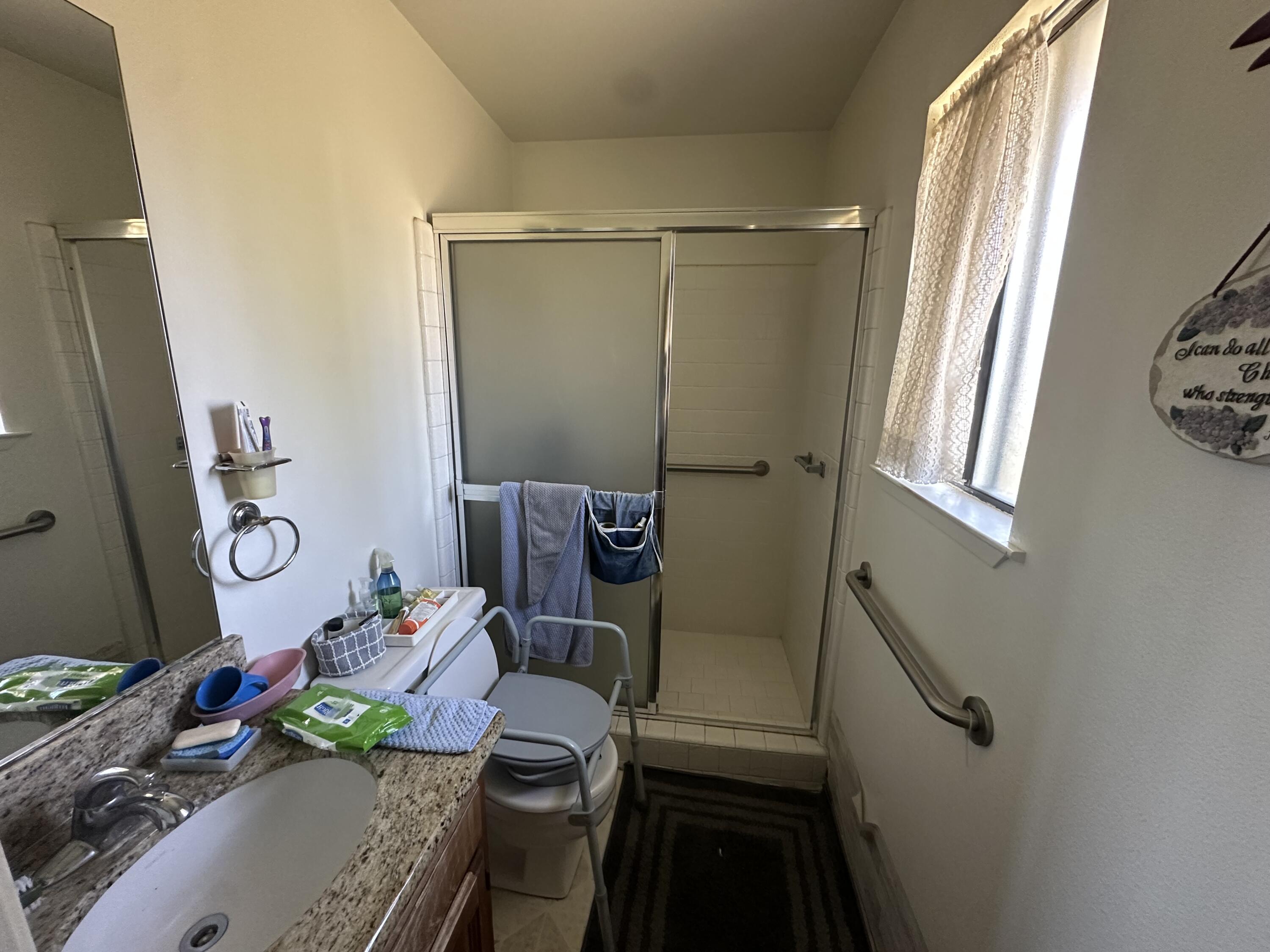 1418 Jackson St, Selma, CA 93662