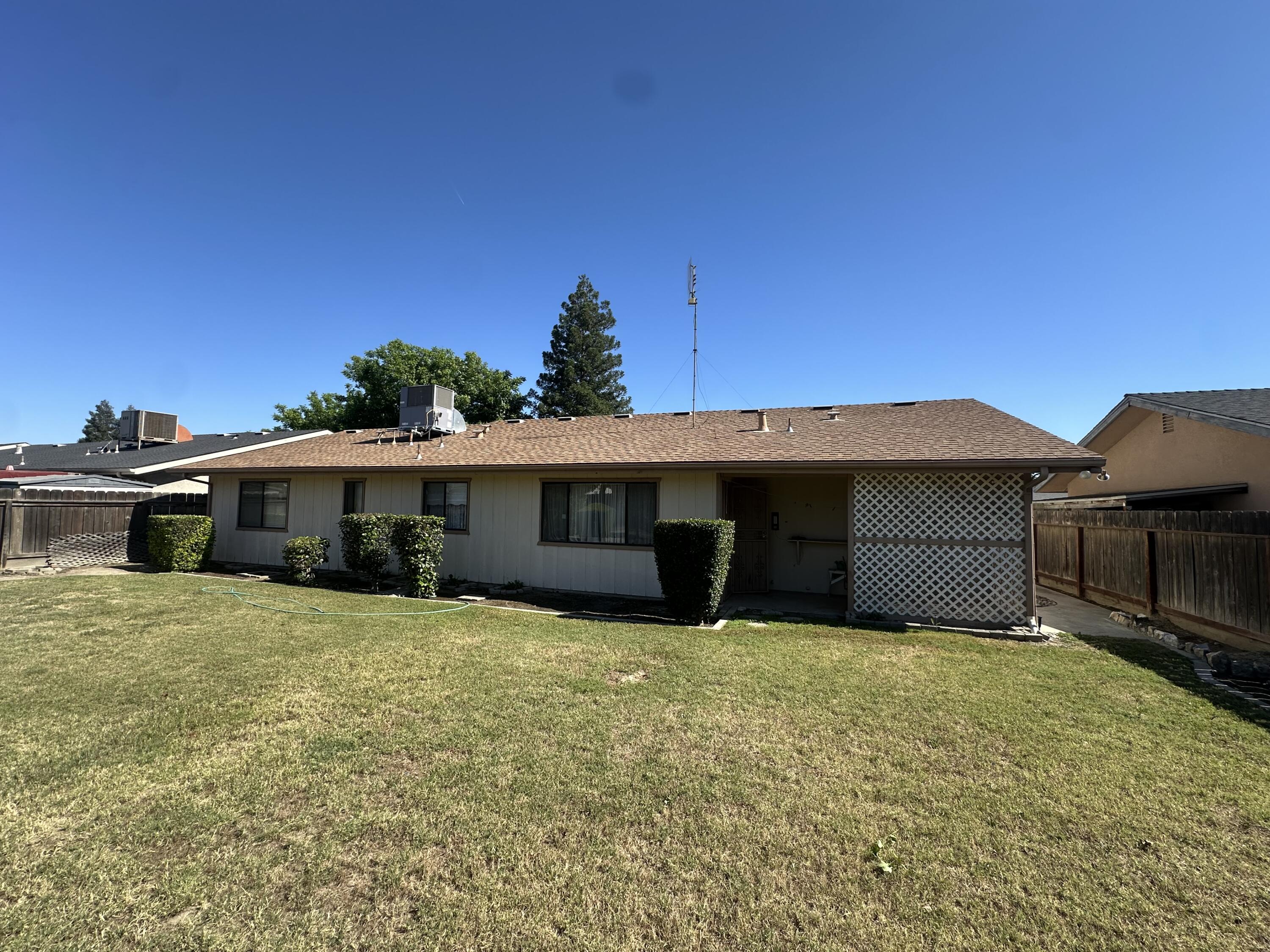 1418 Jackson St, Selma, CA 93662