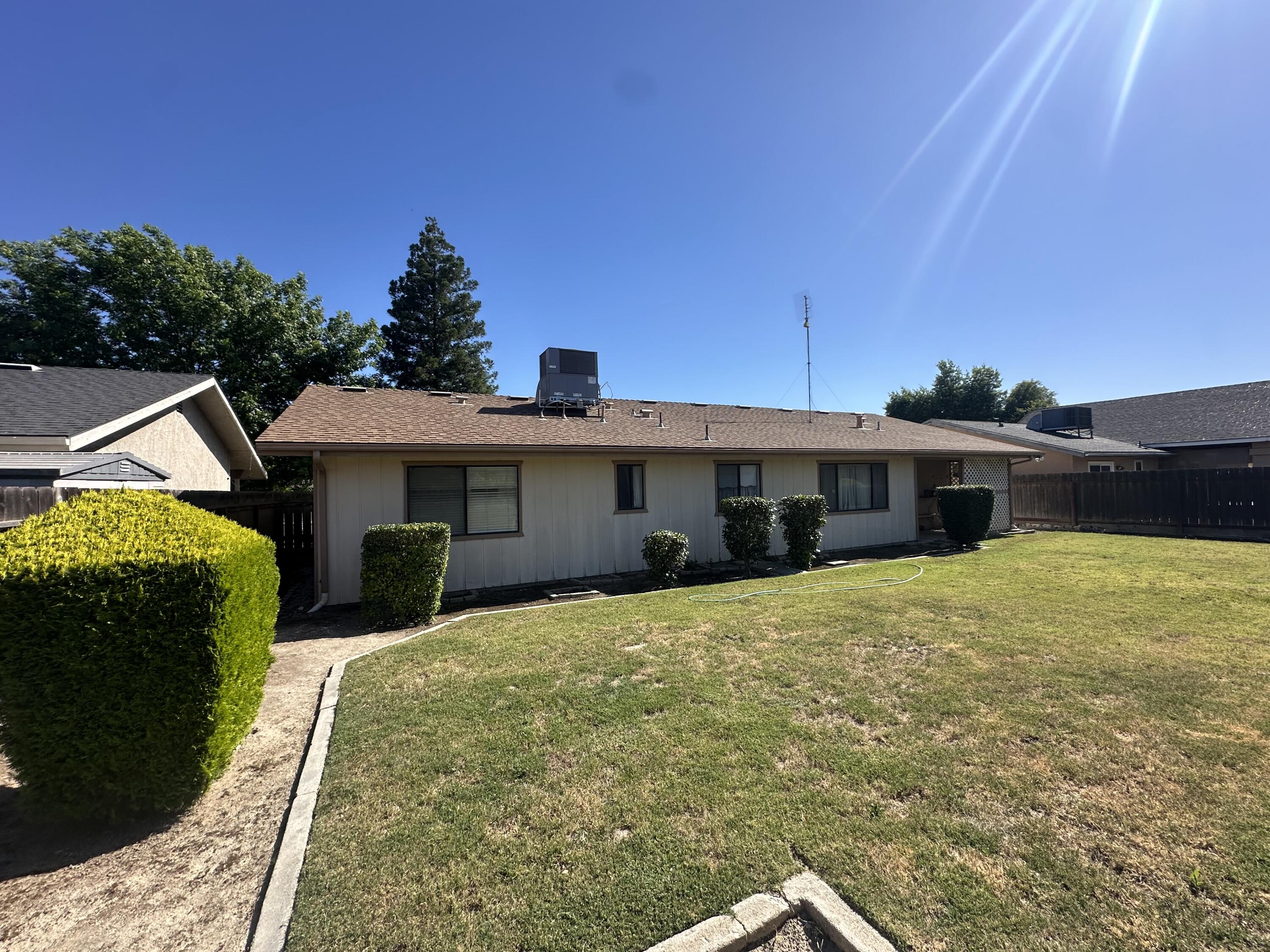 1418 Jackson St, Selma, CA 93662