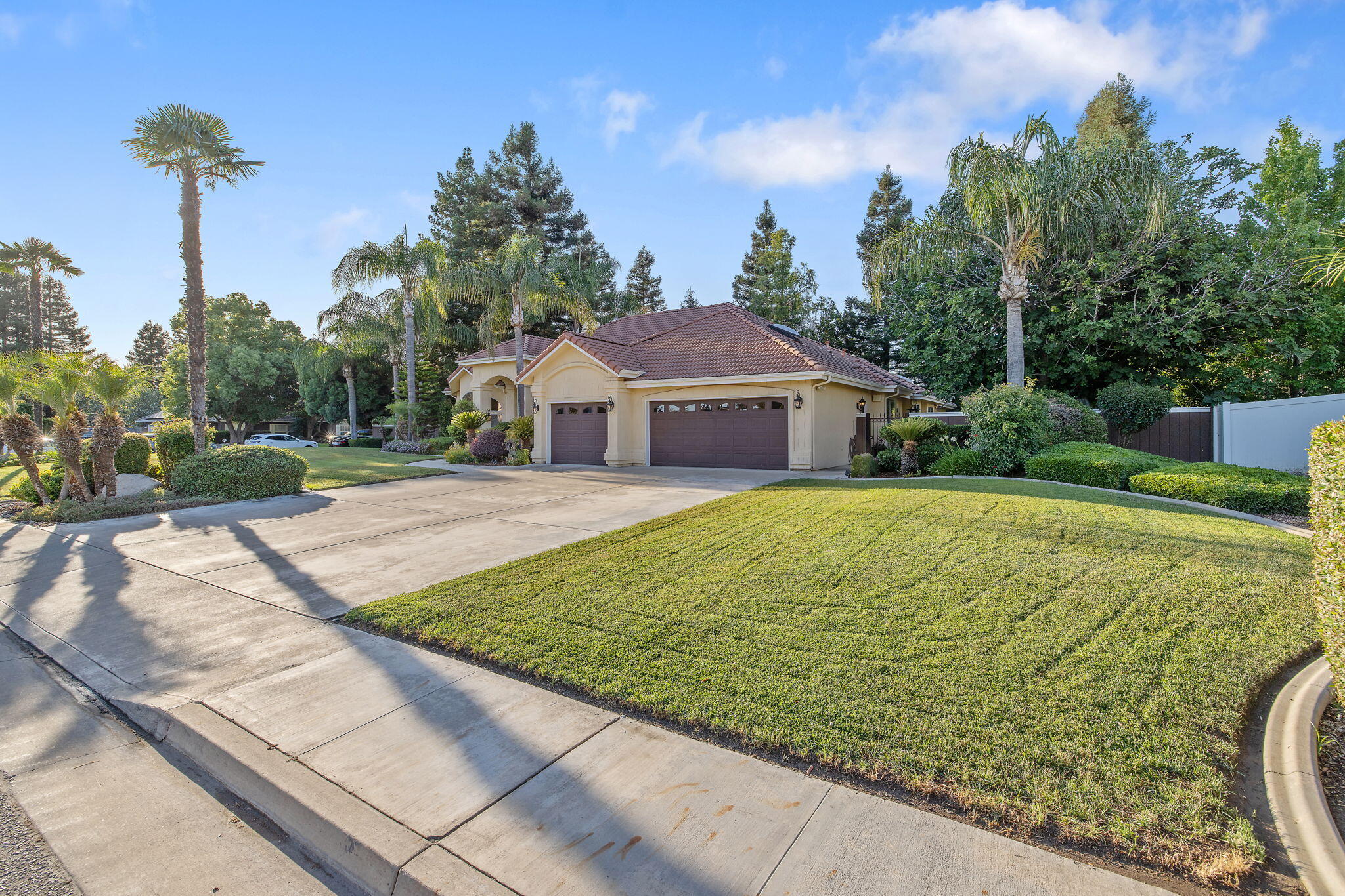 6614 W Vassar Ave, Visalia, CA 93277
