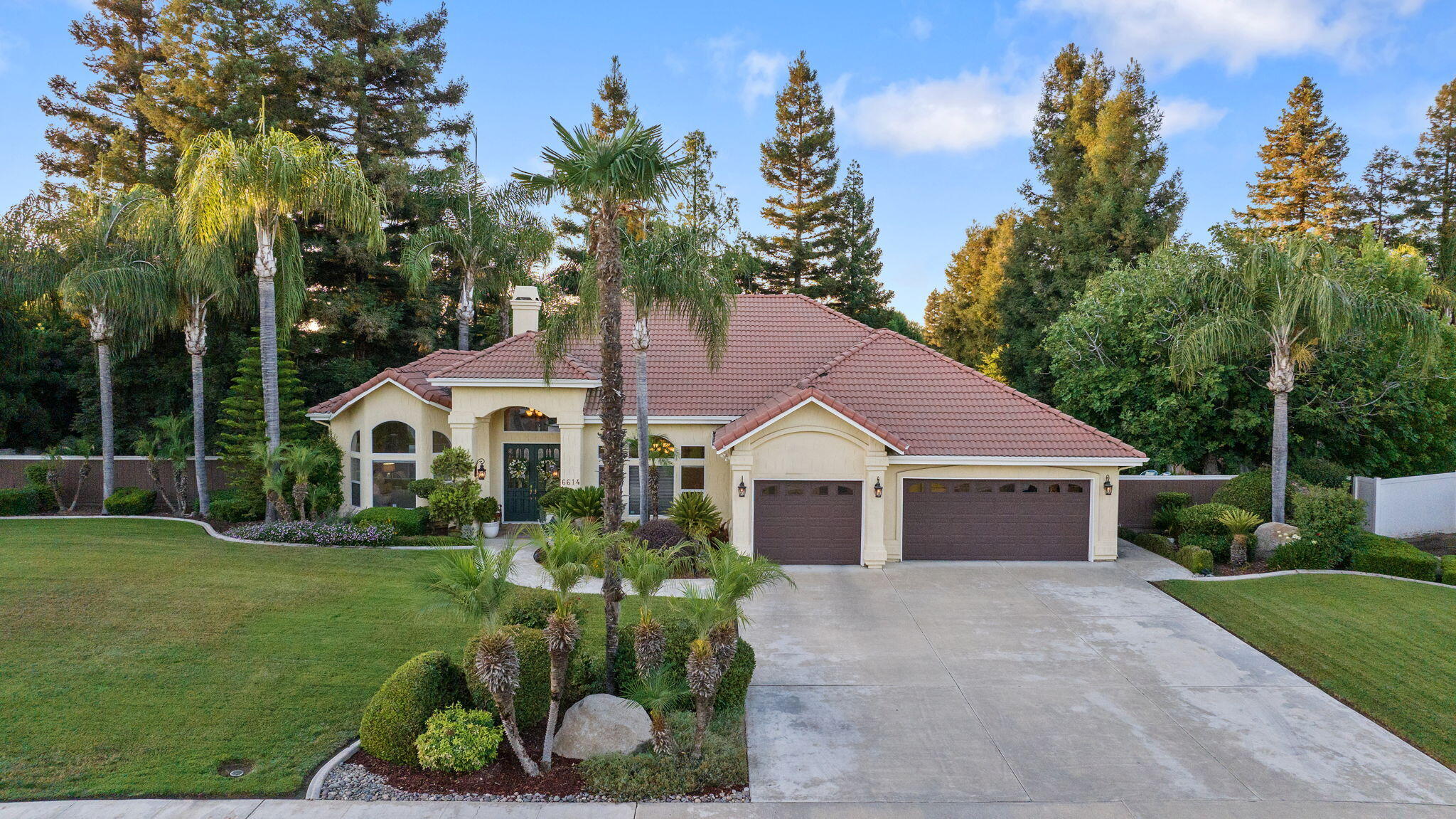 6614 W Vassar Ave, Visalia, CA 93277