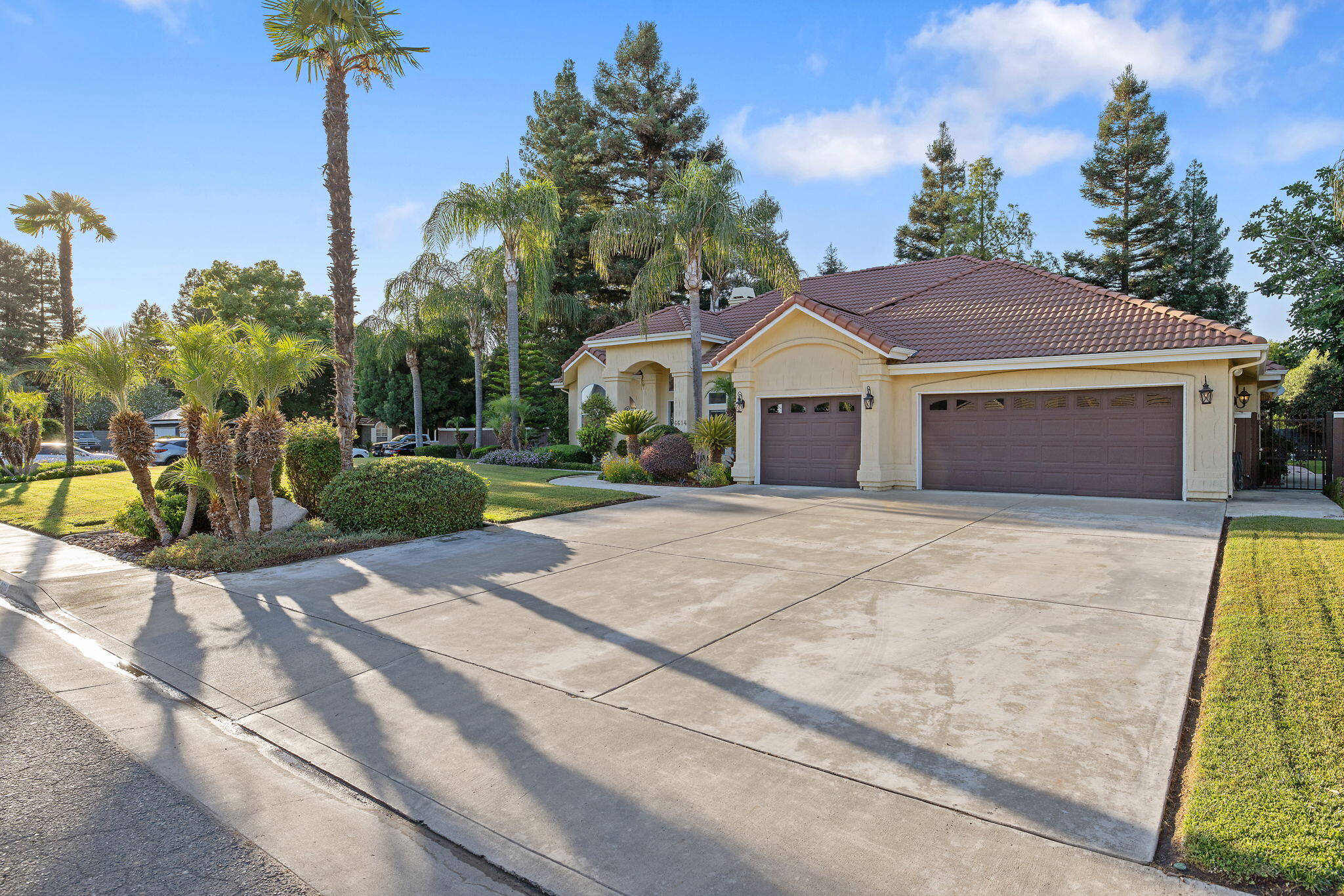 6614 W Vassar Ave, Visalia, CA 93277