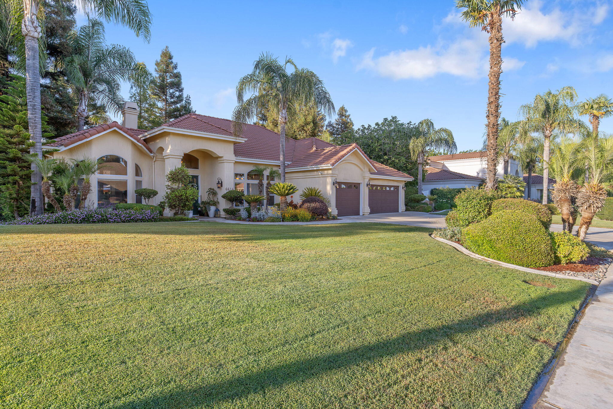 6614 W Vassar Ave, Visalia, CA 93277