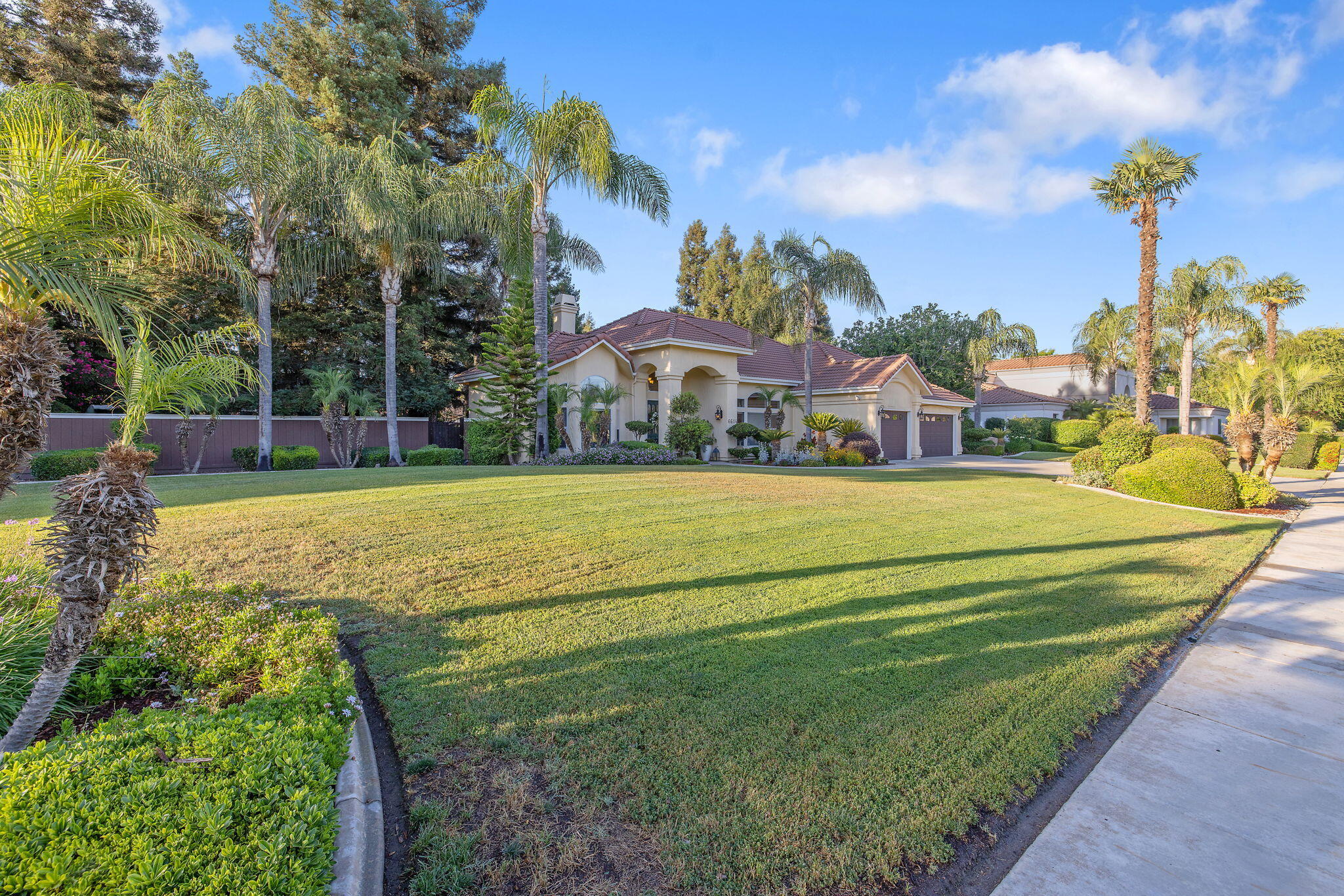 6614 W Vassar Ave, Visalia, CA 93277