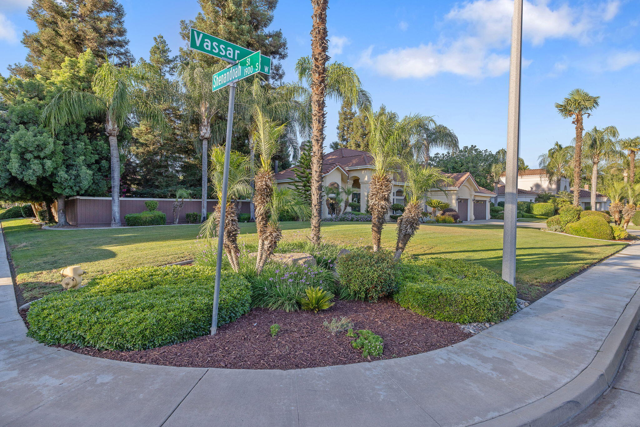6614 W Vassar Ave, Visalia, CA 93277