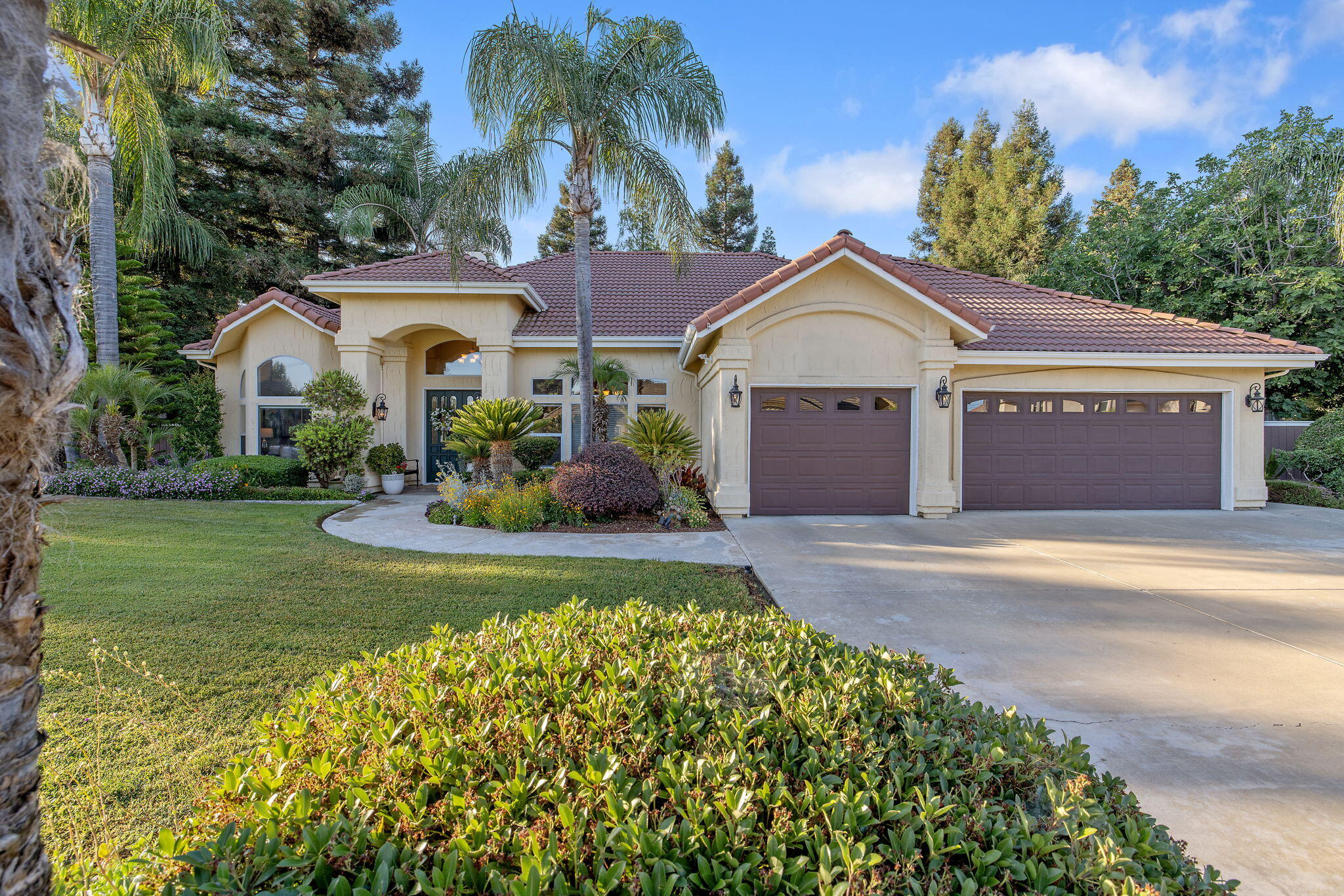 6614 W Vassar Ave, Visalia, CA 93277