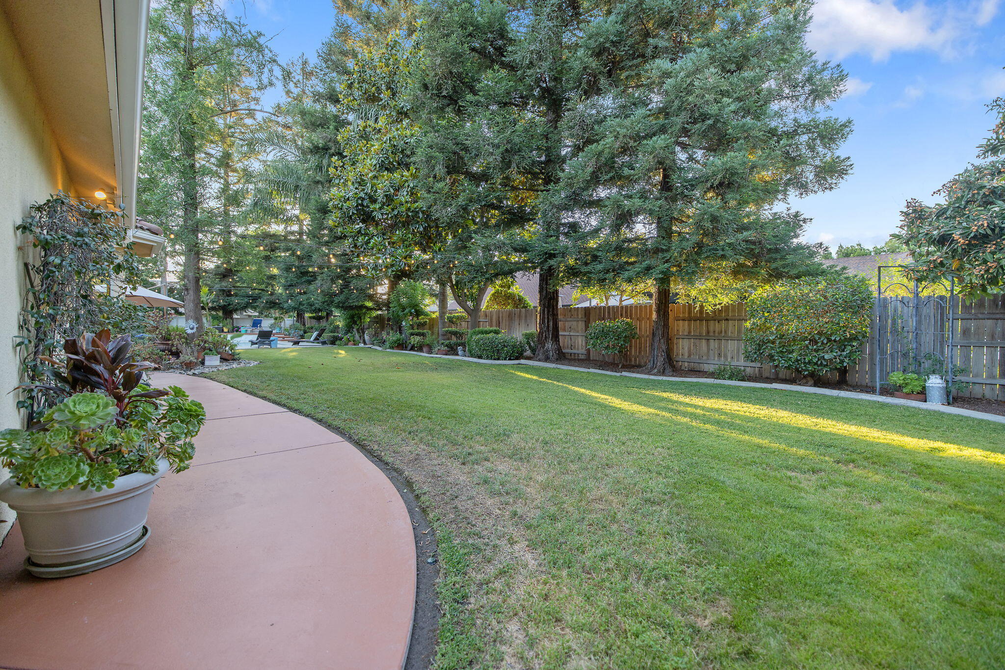 6614 W Vassar Ave, Visalia, CA 93277