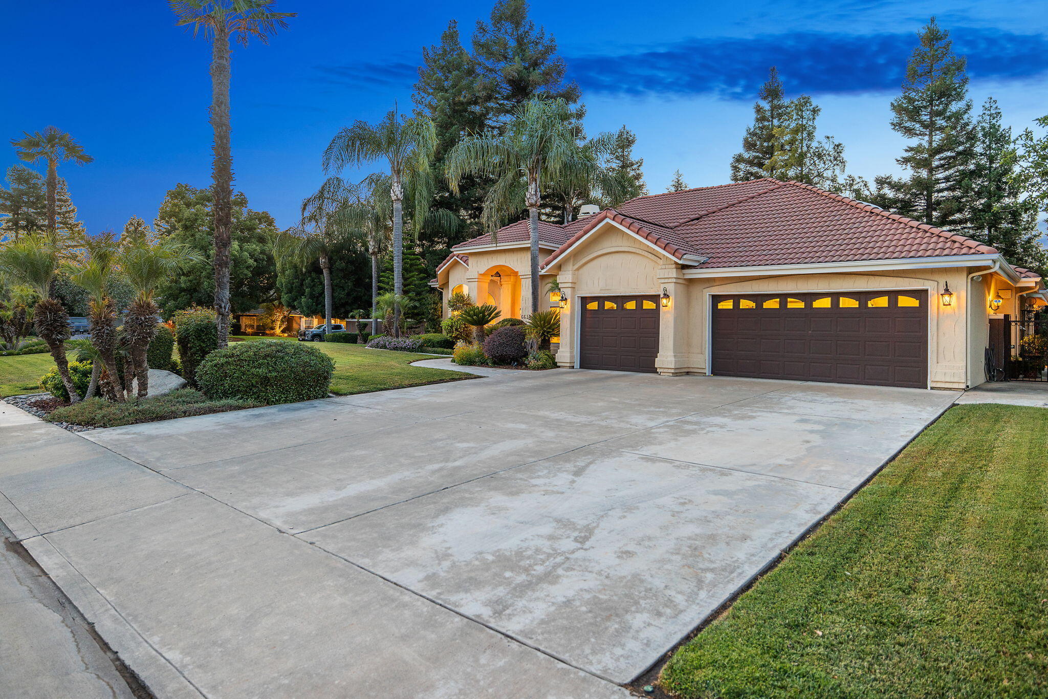 6614 W Vassar Ave, Visalia, CA 93277