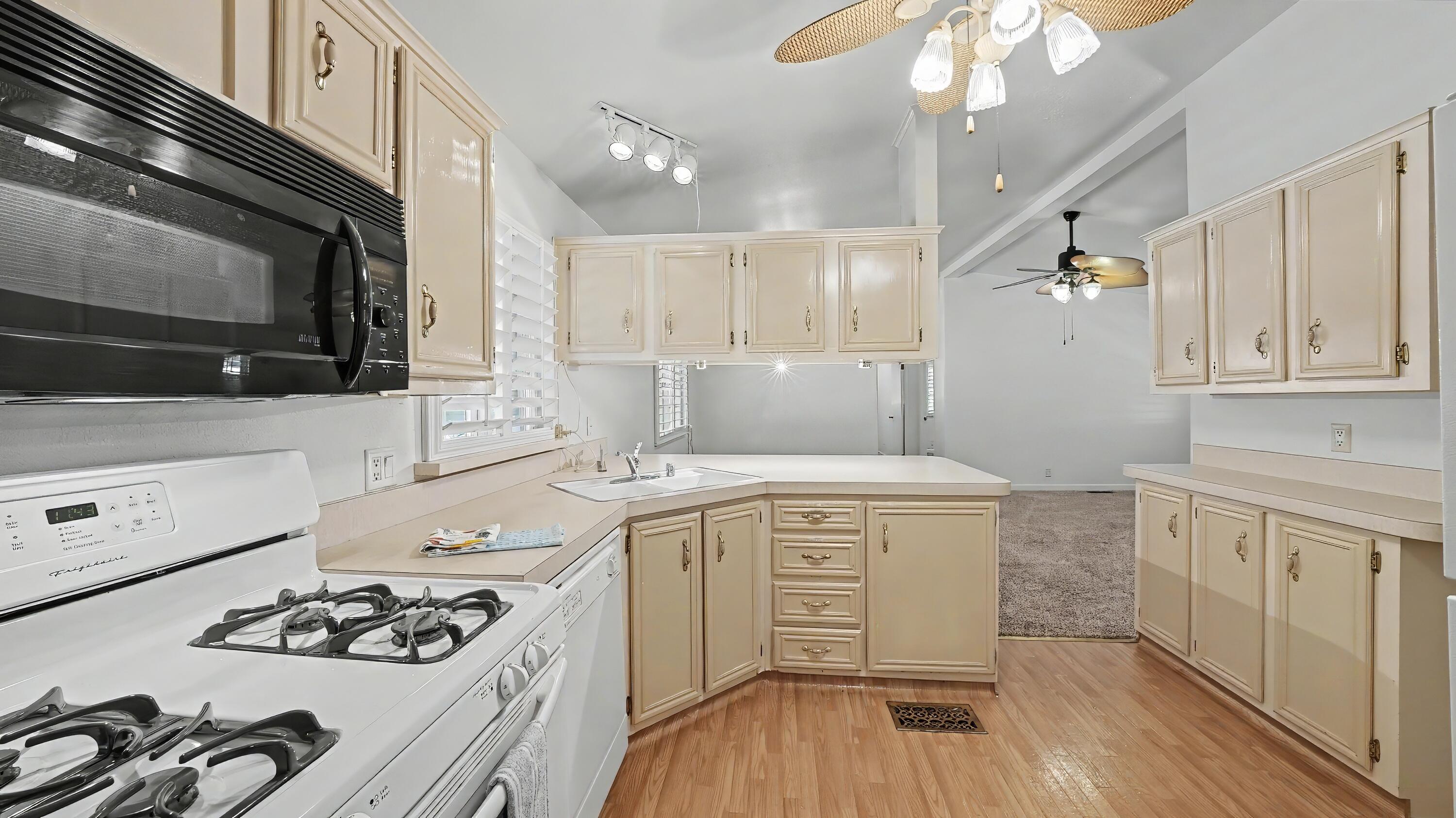 5031 W La Vida Ave ##95, Visalia, CA 93277