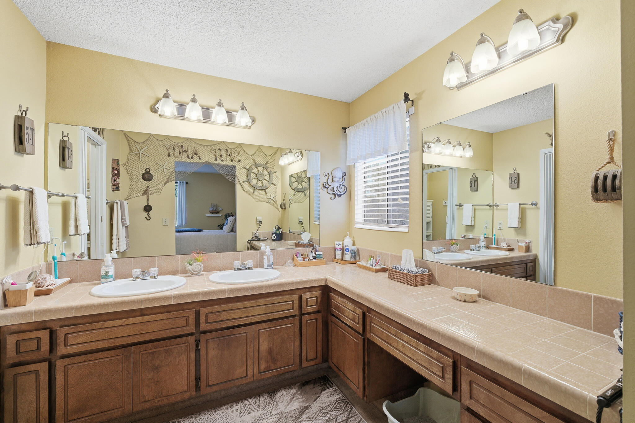 1205 E Ferguson Ave, Visalia, CA 93292