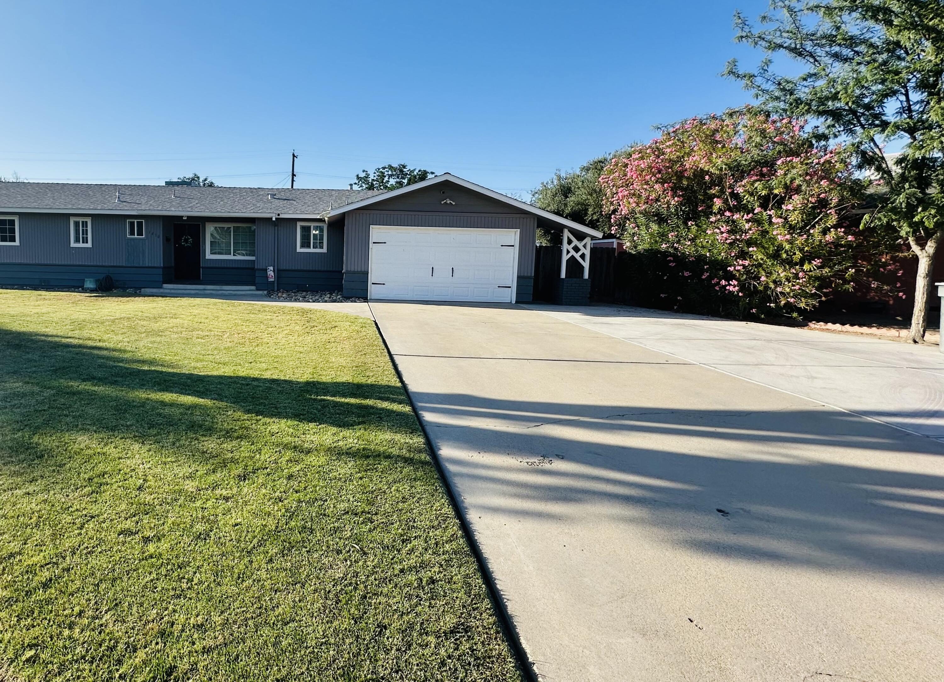 1410 Mulberry Ln, Lemoore, CA 93245