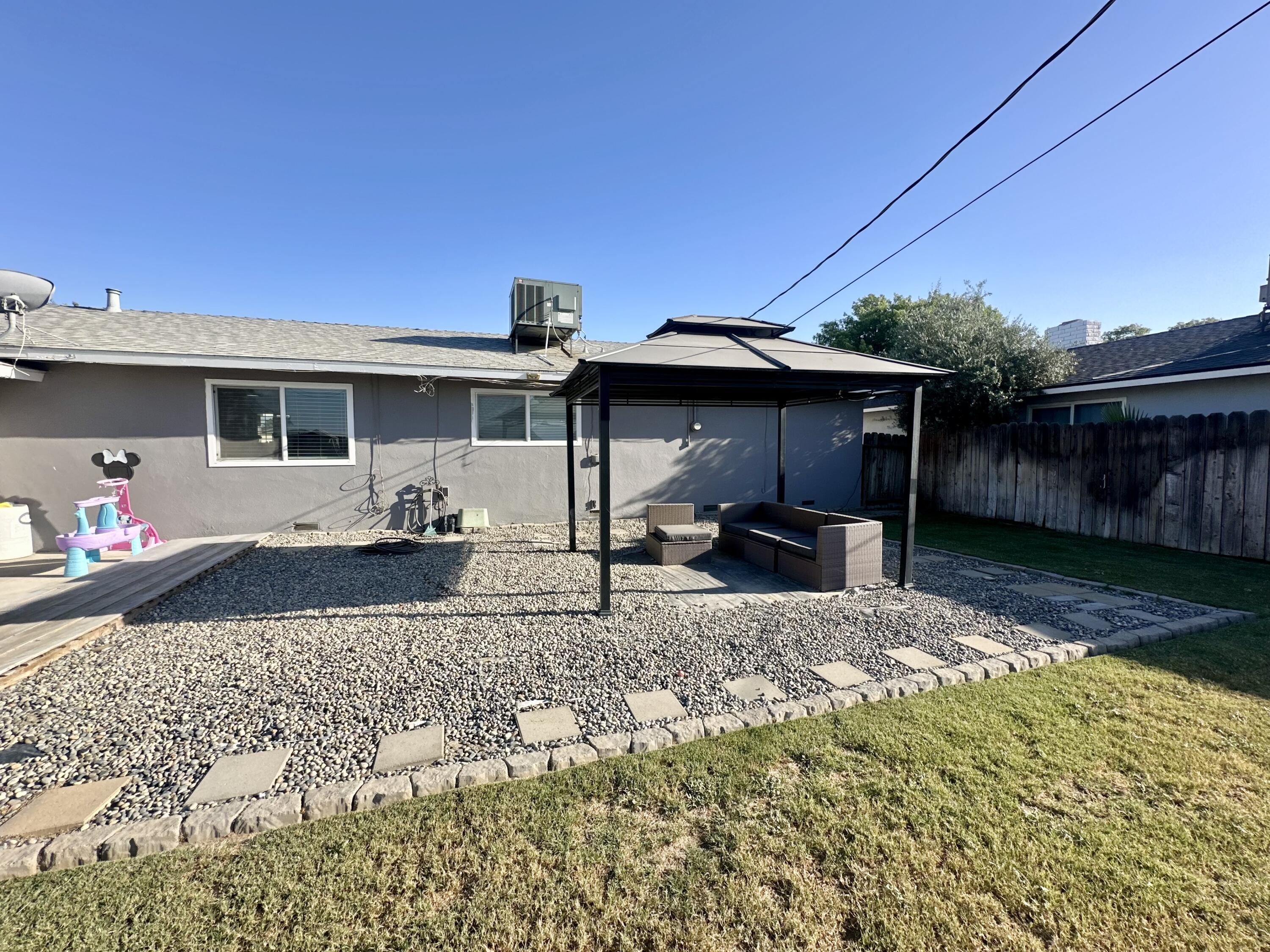 1410 Mulberry Ln, Lemoore, CA 93245