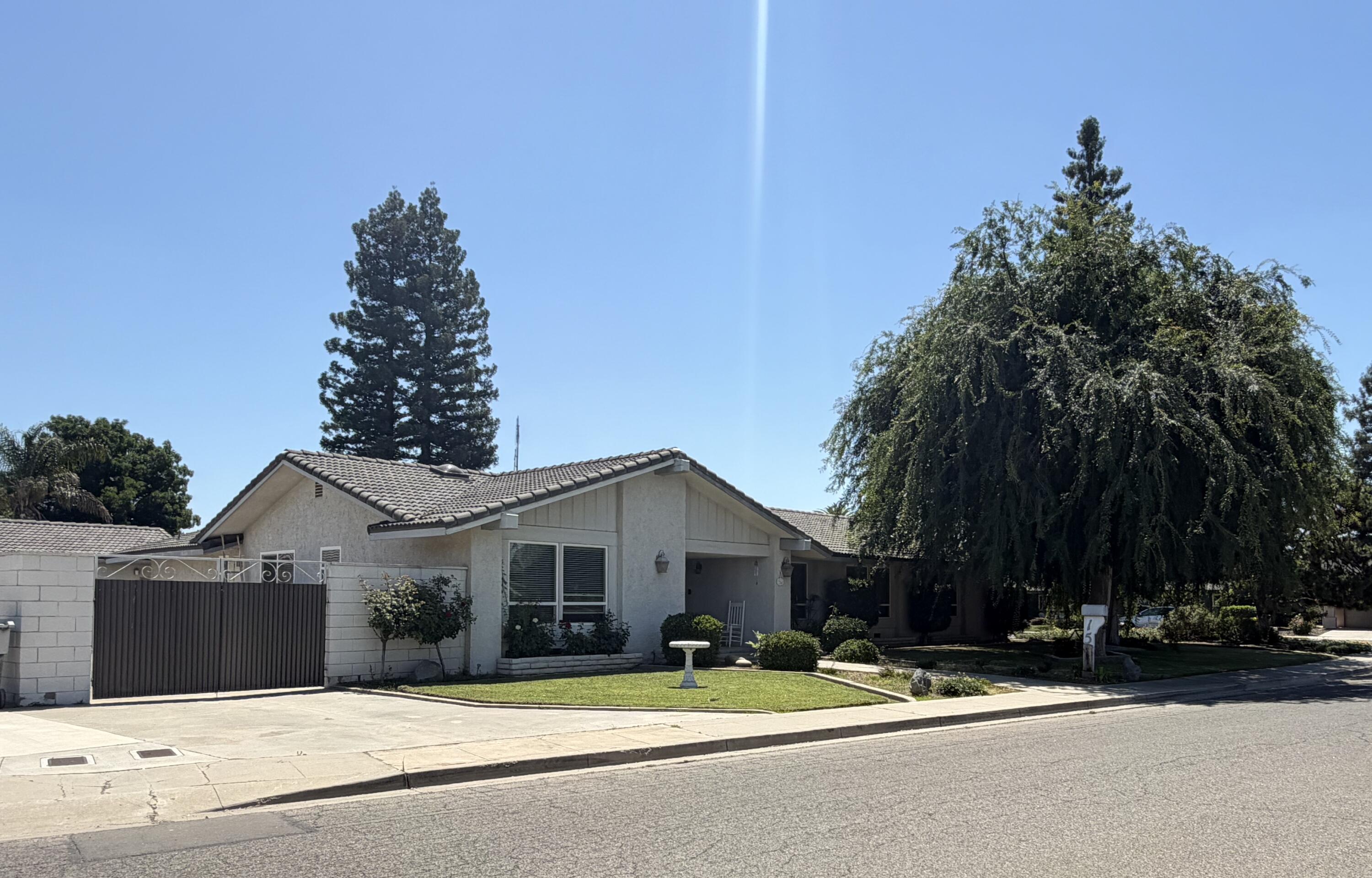 1546 S Wellsley St, Visalia, CA 93277