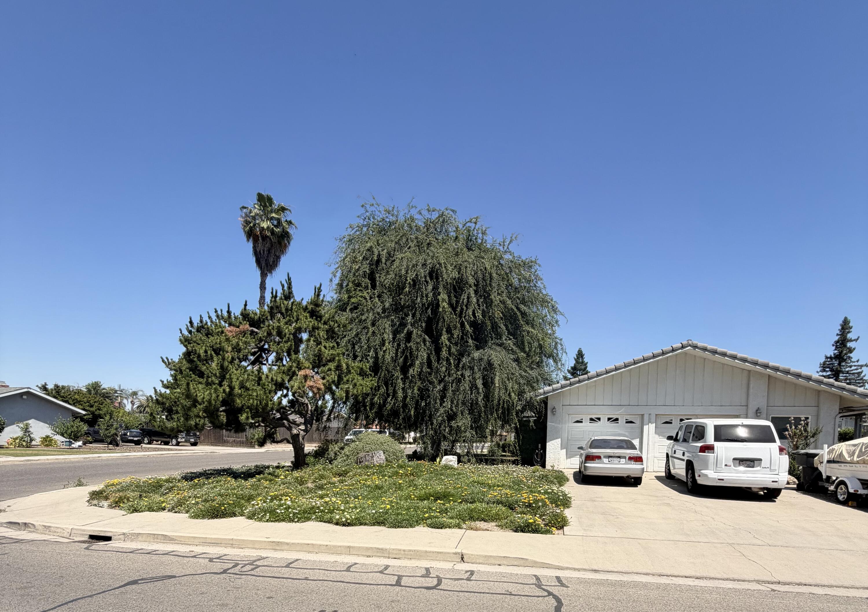 1546 S Wellsley St, Visalia, CA 93277
