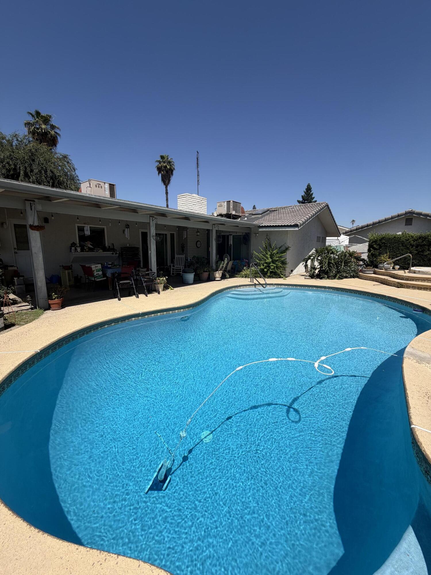 1546 S Wellsley St, Visalia, CA 93277