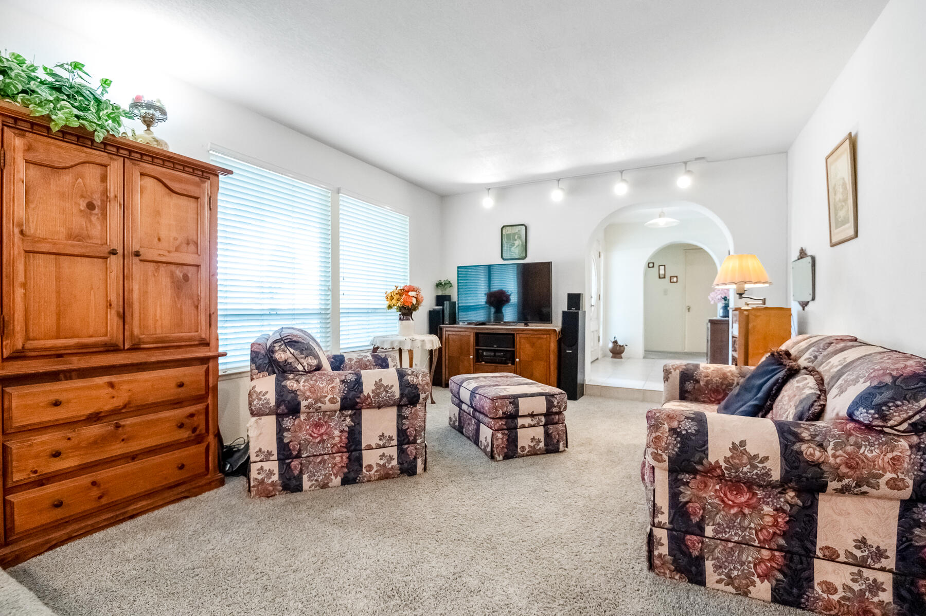 1546 S Wellsley St, Visalia, CA 93277