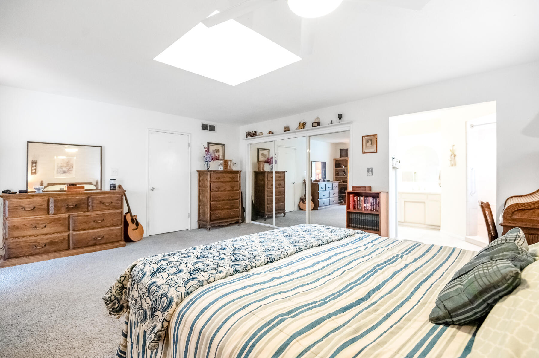 1546 S Wellsley St, Visalia, CA 93277