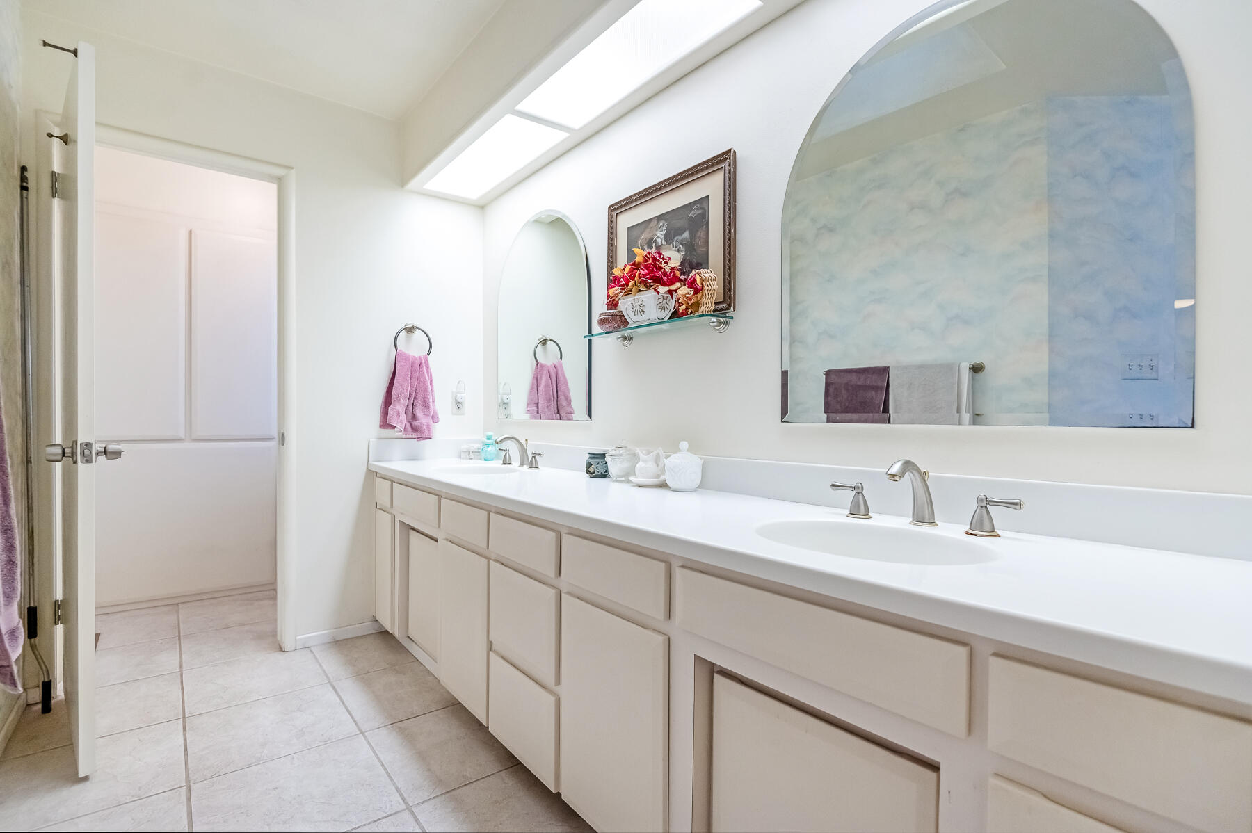 1546 S Wellsley St, Visalia, CA 93277