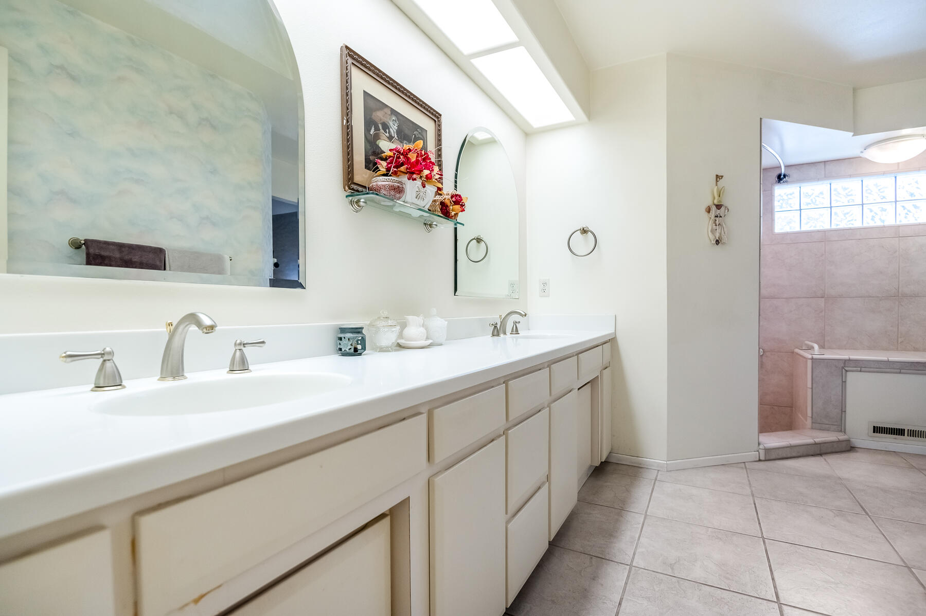 1546 S Wellsley St, Visalia, CA 93277