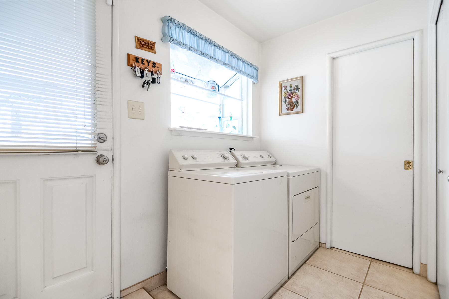 1546 S Wellsley St, Visalia, CA 93277