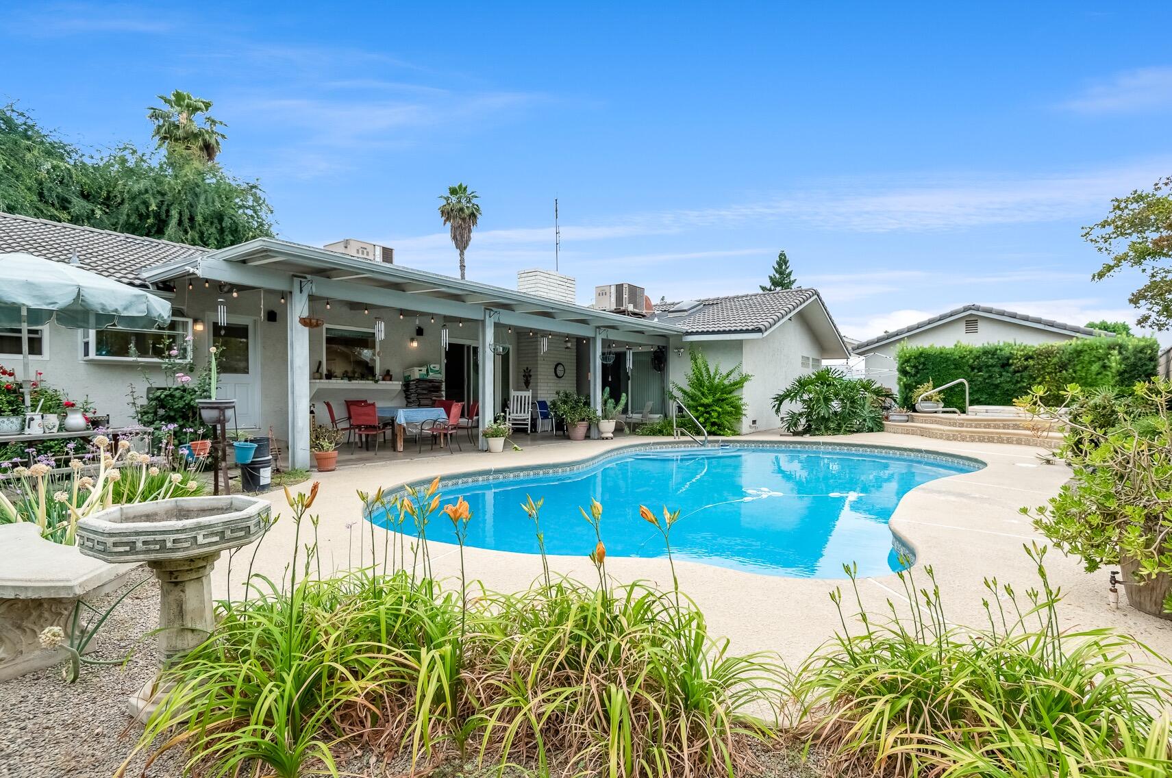 1546 S Wellsley St, Visalia, CA 93277