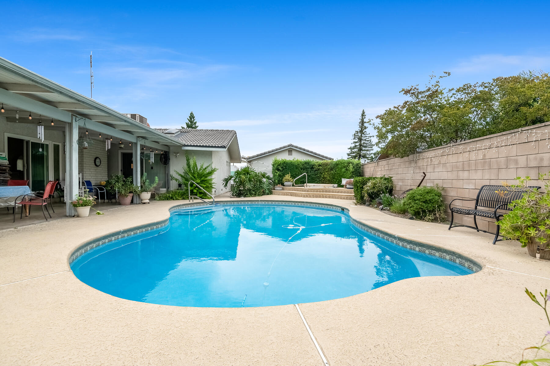 1546 S Wellsley St, Visalia, CA 93277