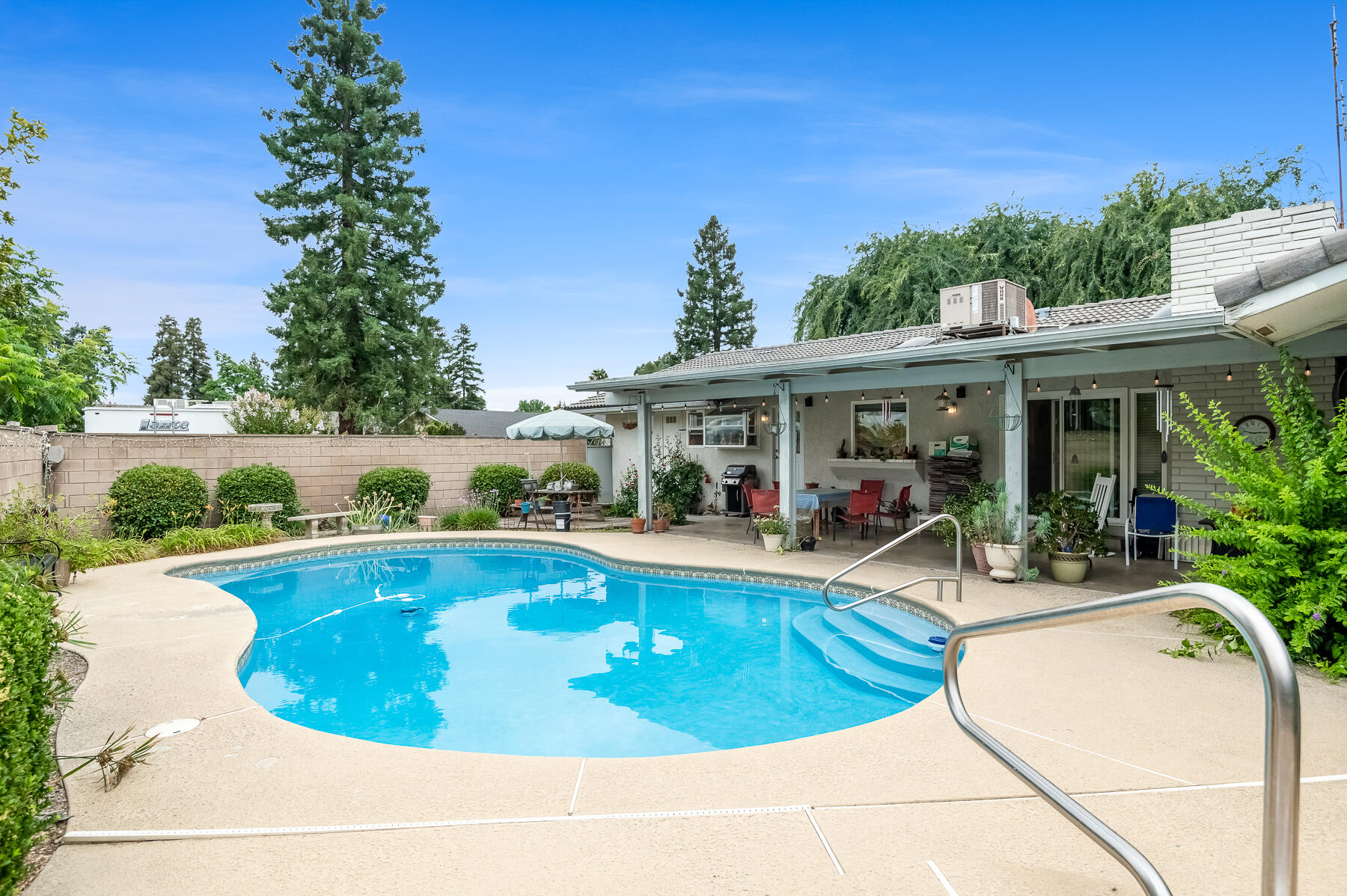 1546 S Wellsley St, Visalia, CA 93277