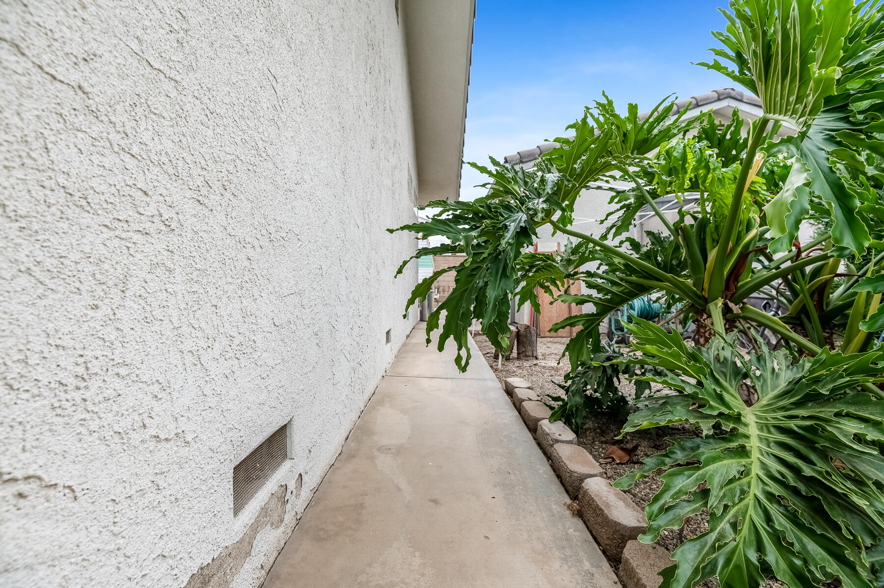 1546 S Wellsley St, Visalia, CA 93277