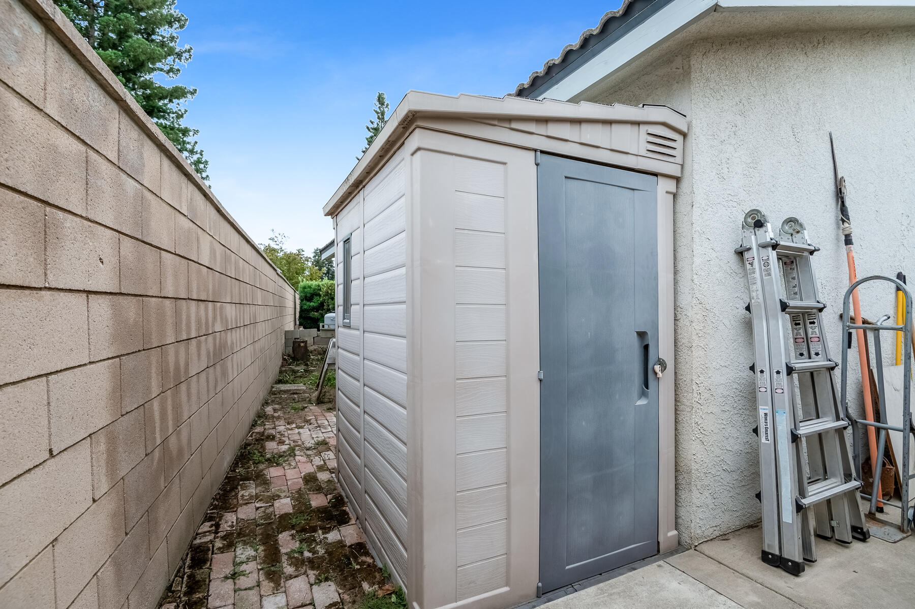 1546 S Wellsley St, Visalia, CA 93277
