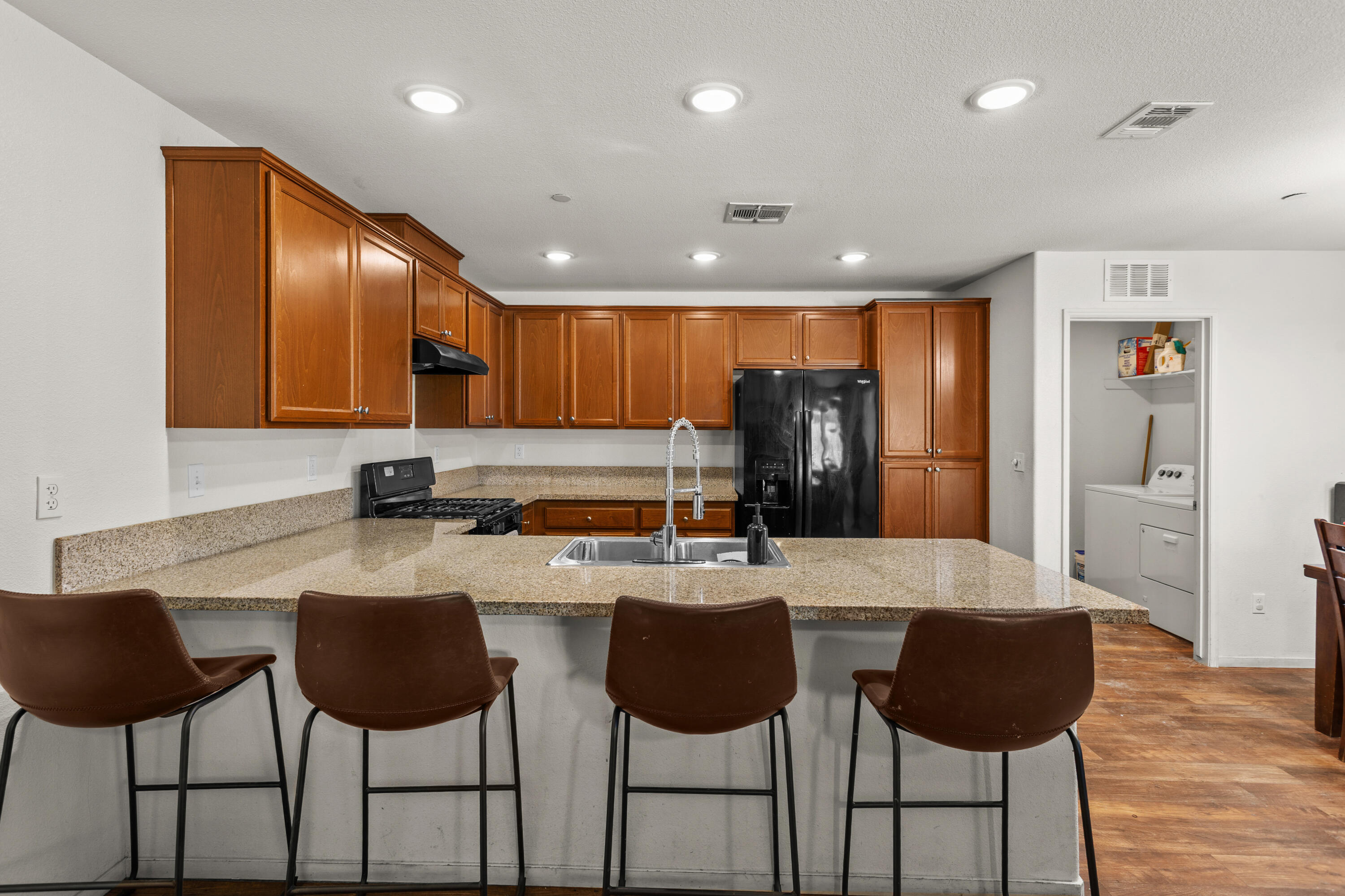 733 W Perez Ave, Visalia, CA 93291