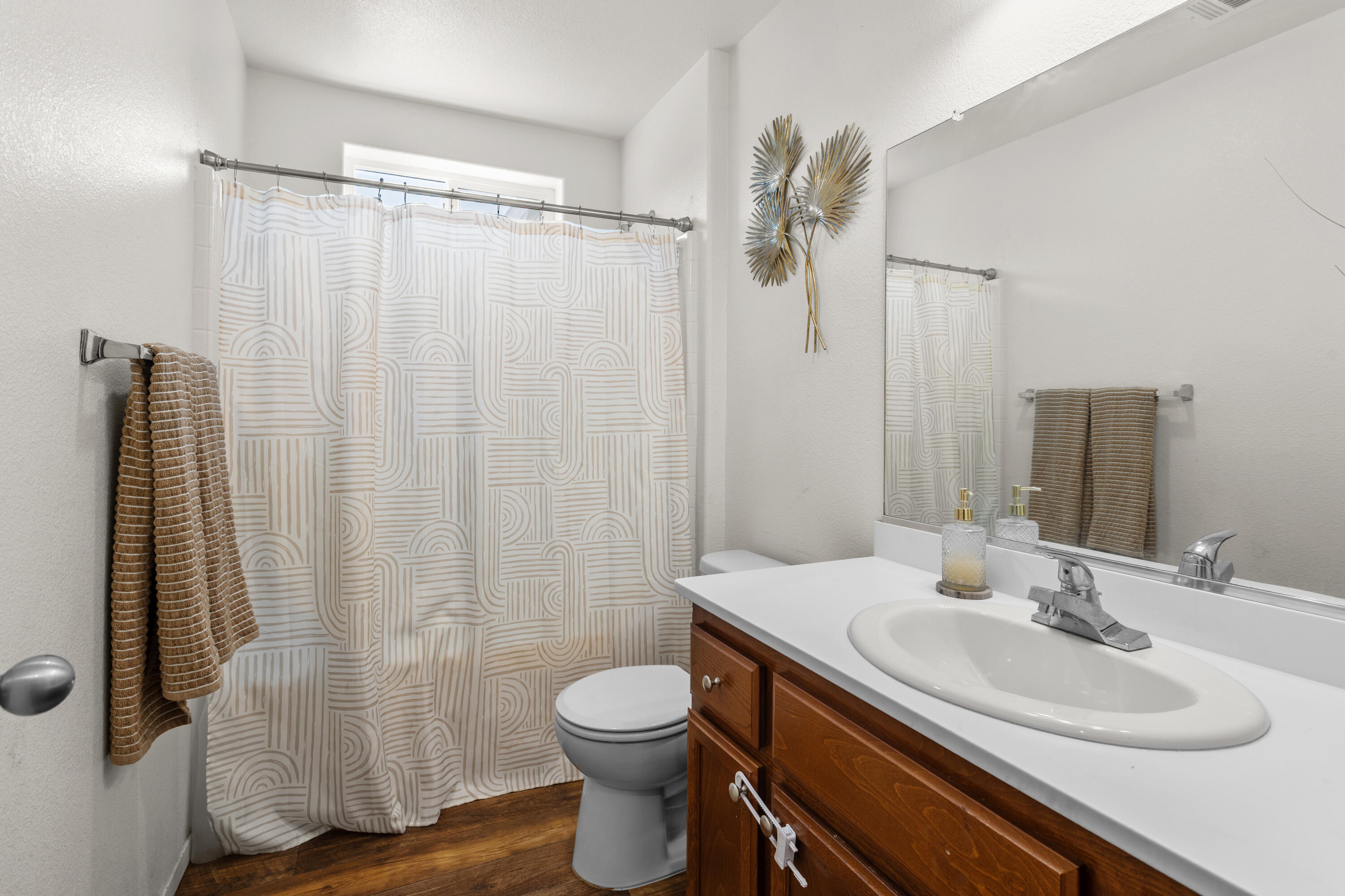 733 W Perez Ave, Visalia, CA 93291