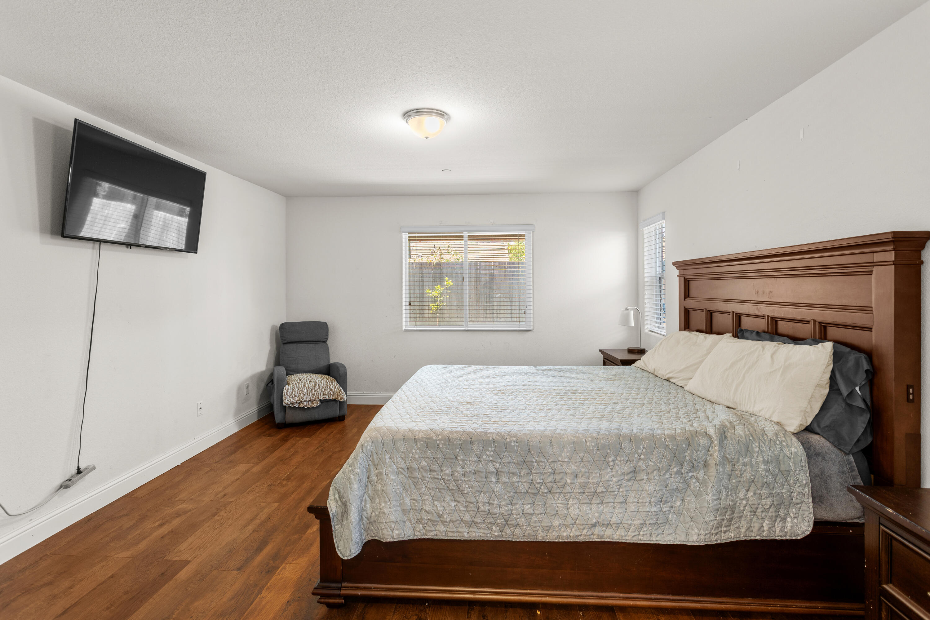 733 W Perez Ave, Visalia, CA 93291