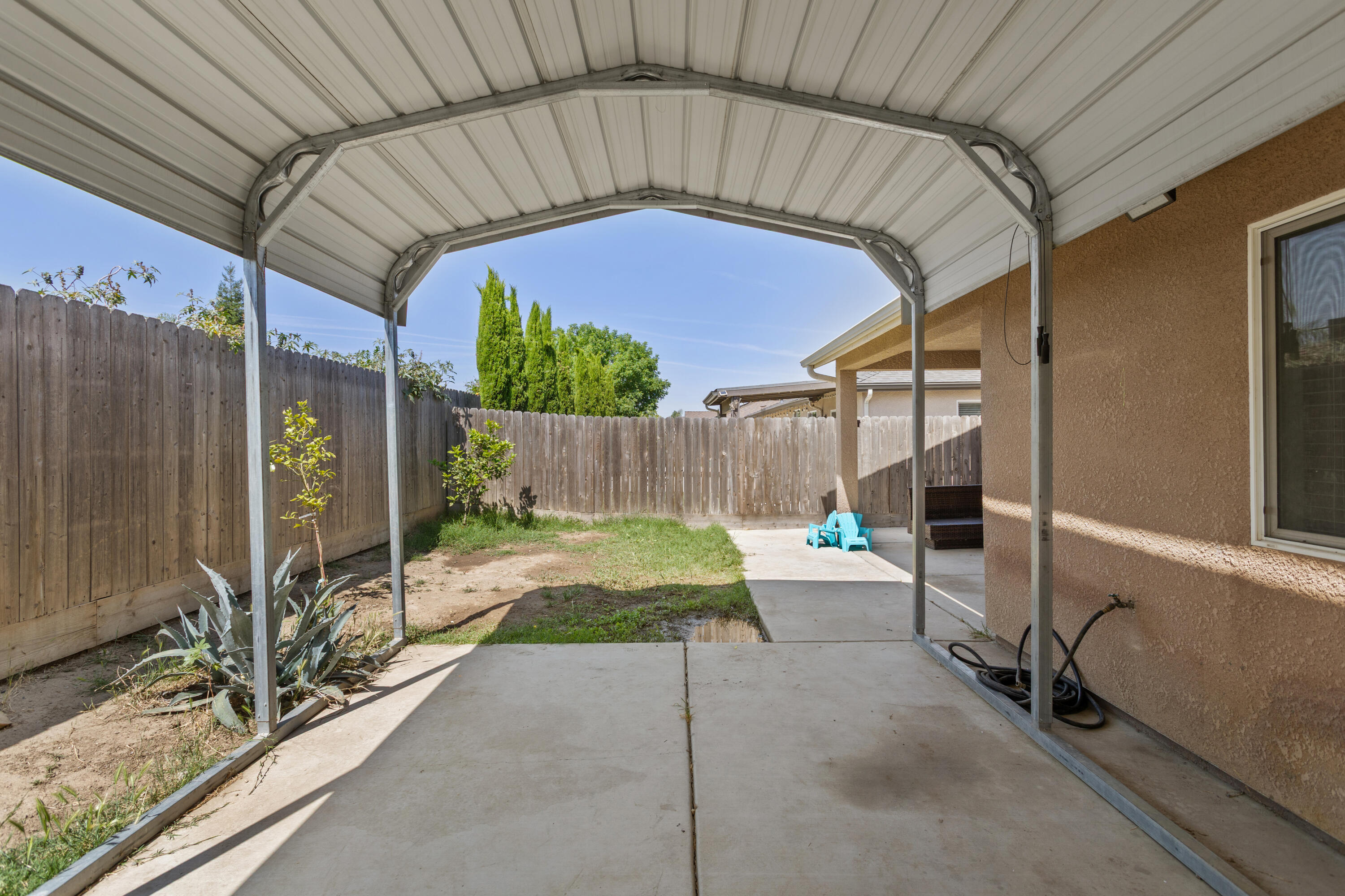 733 W Perez Ave, Visalia, CA 93291