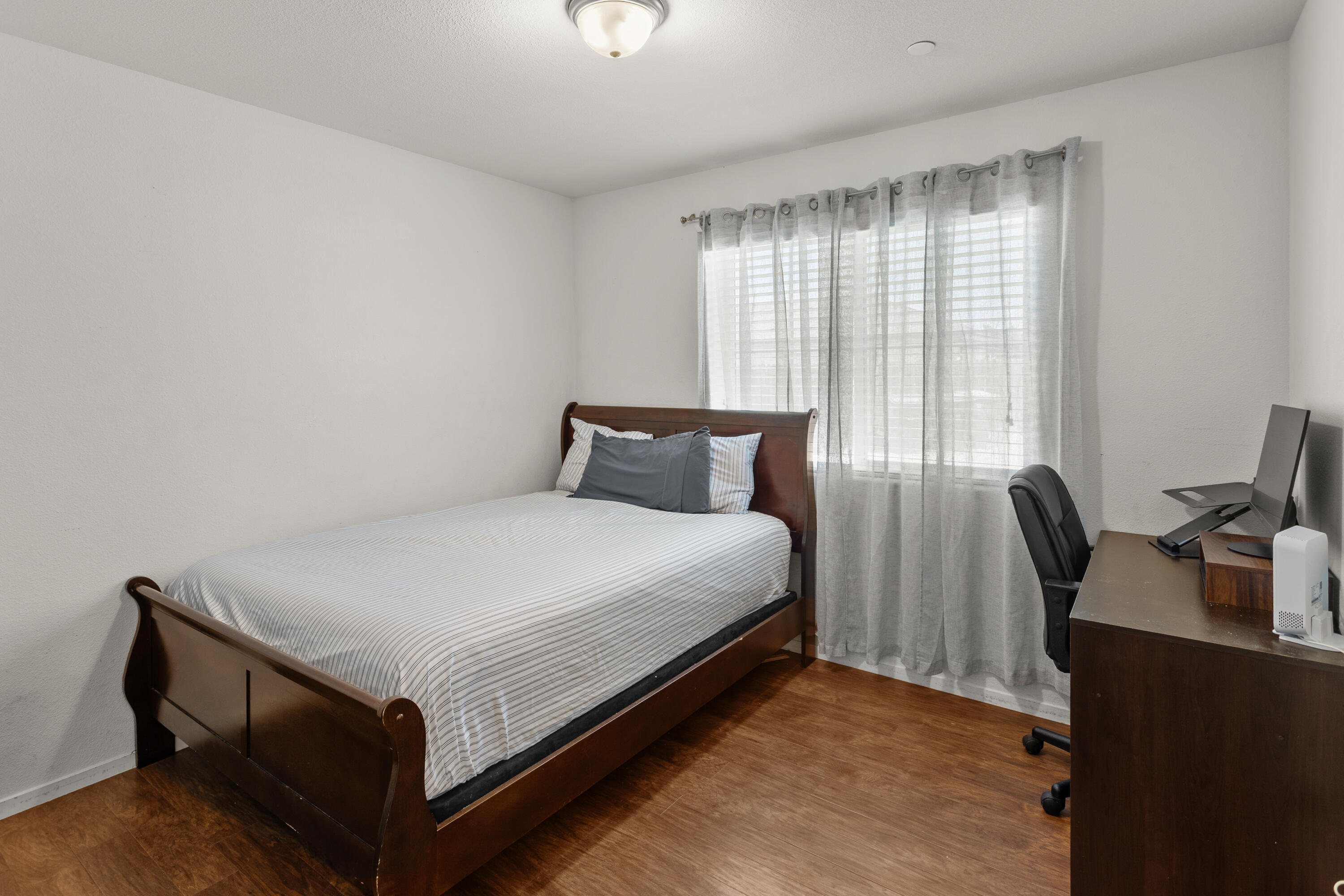 733 W Perez Ave, Visalia, CA 93291