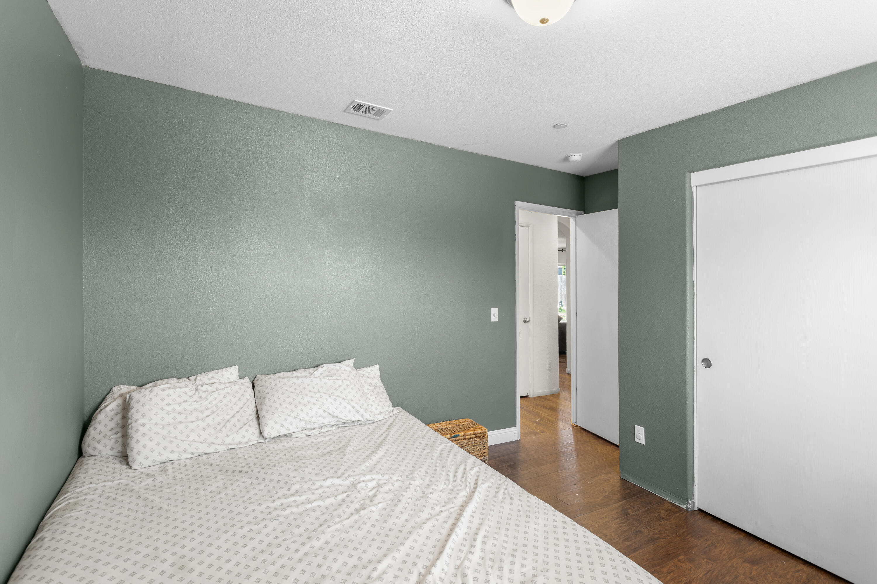 733 W Perez Ave, Visalia, CA 93291