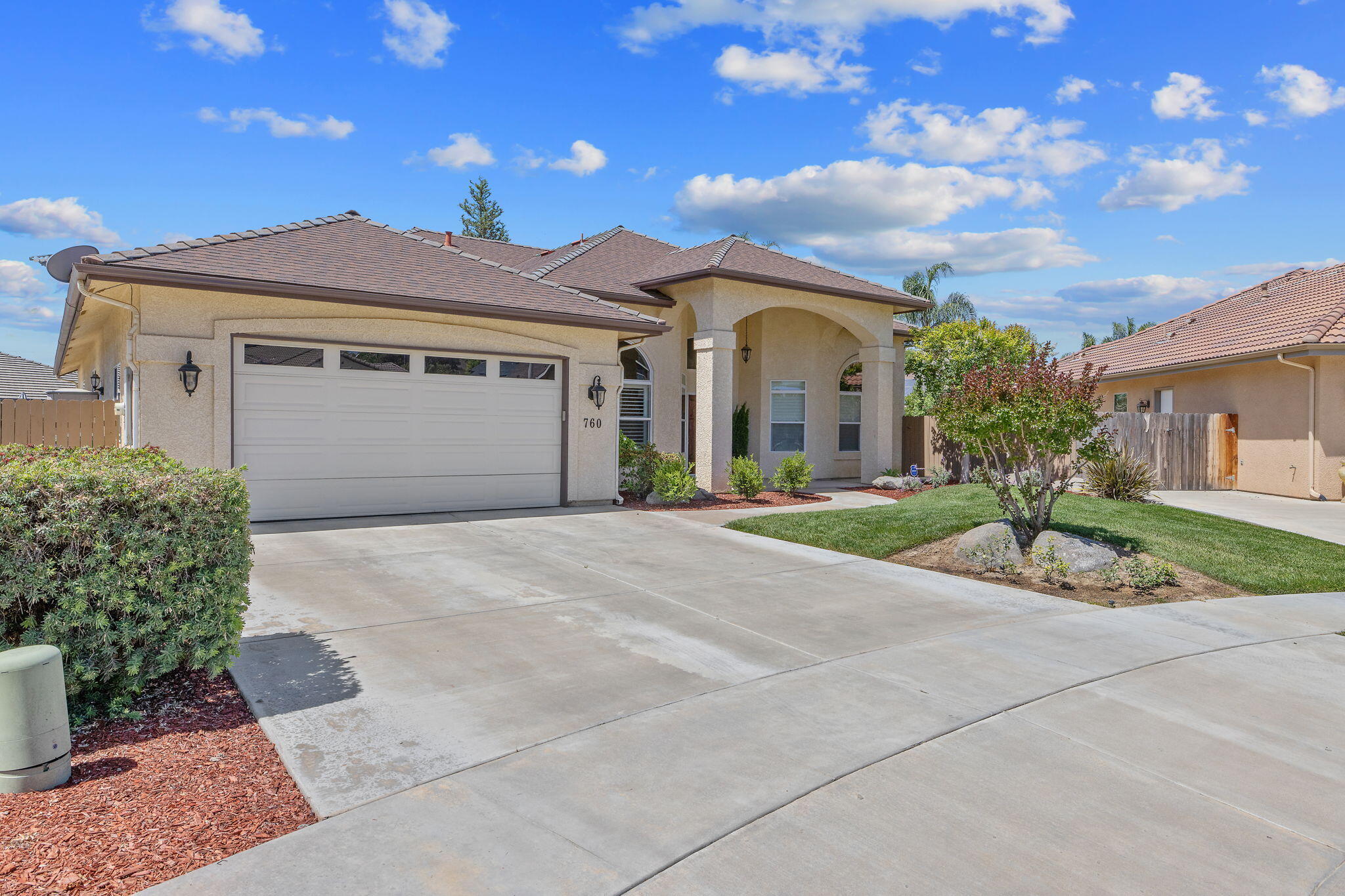 760 Saint James Ct, Exeter, CA 93221