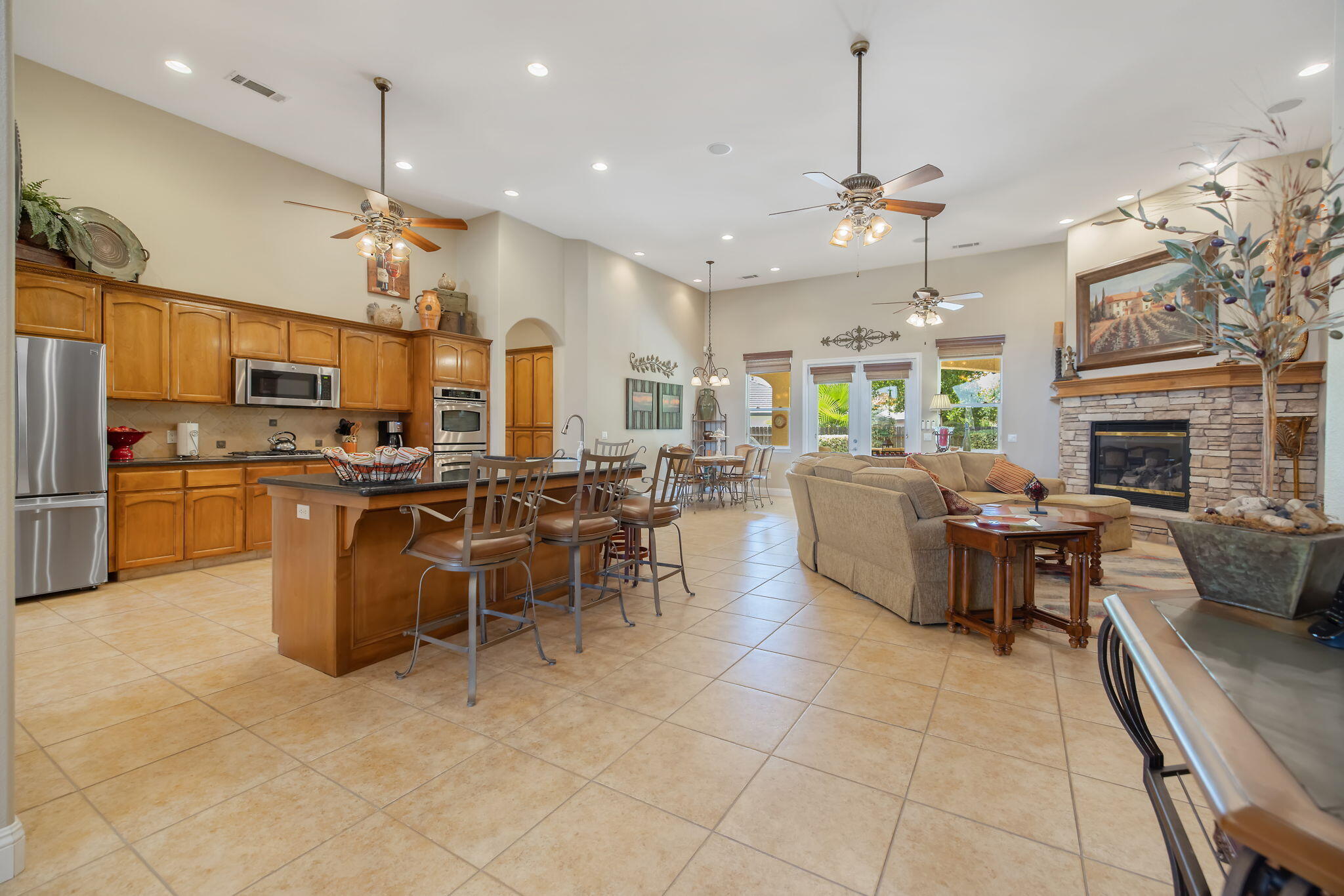 760 Saint James Ct, Exeter, CA 93221