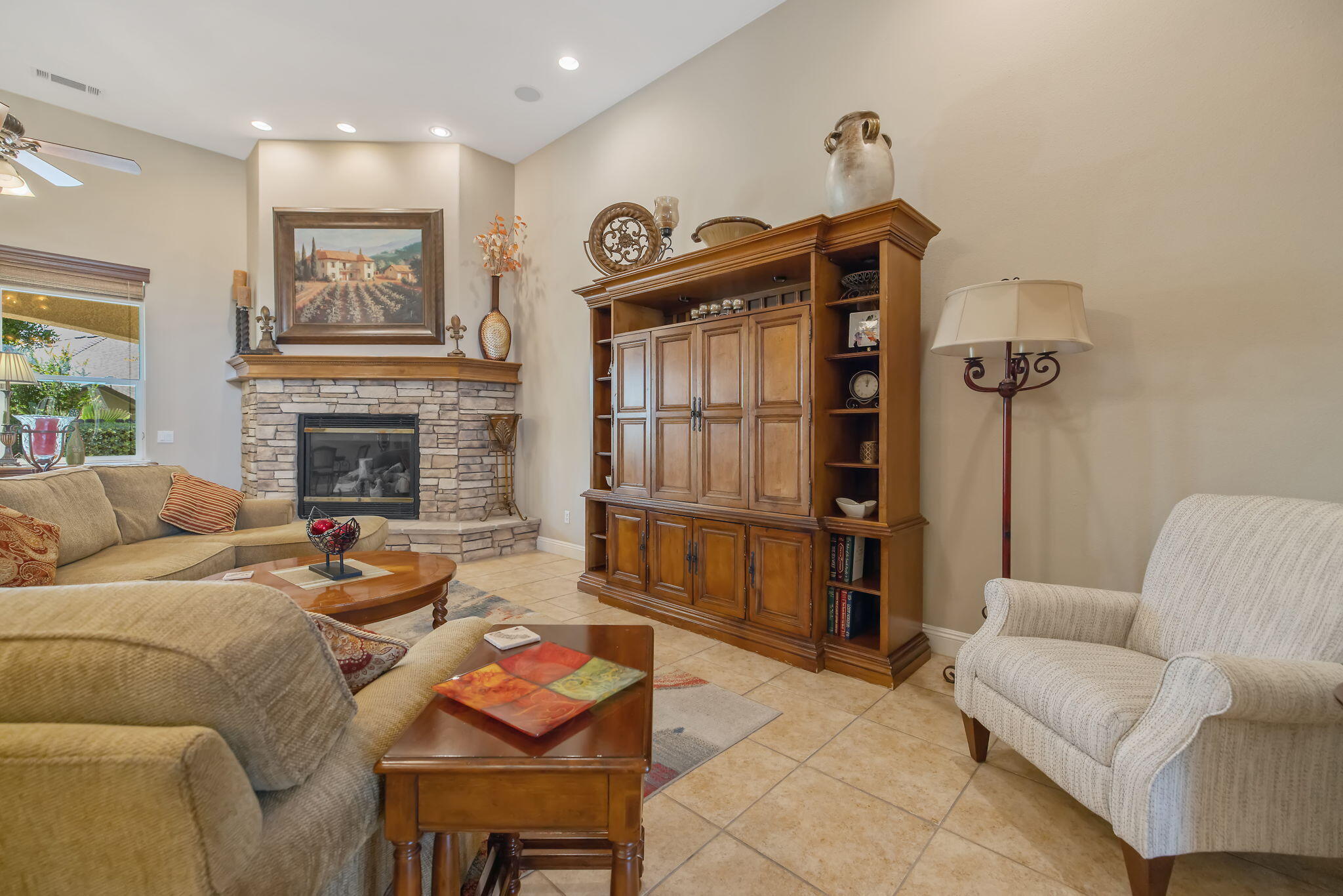 760 Saint James Ct, Exeter, CA 93221