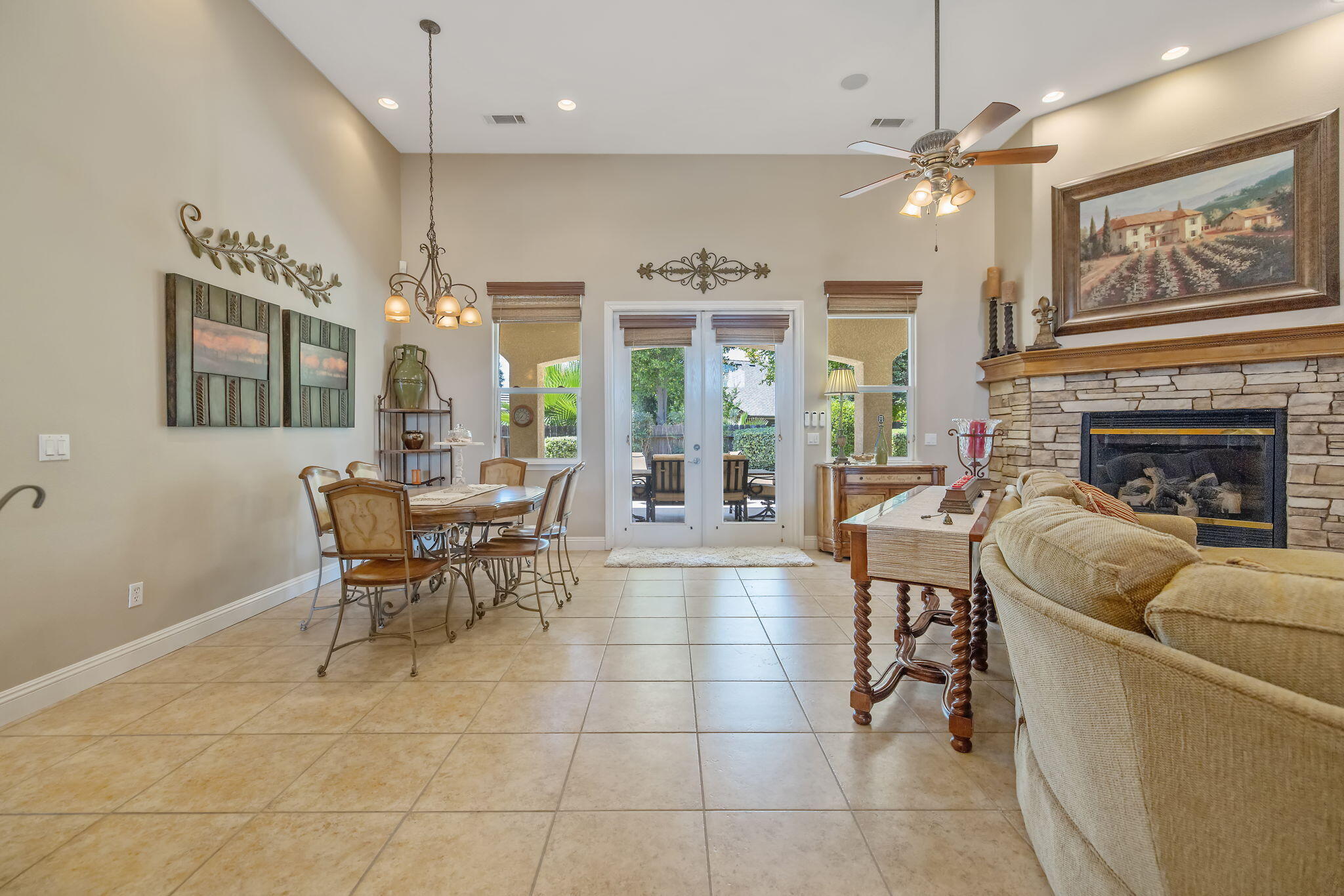 760 Saint James Ct, Exeter, CA 93221