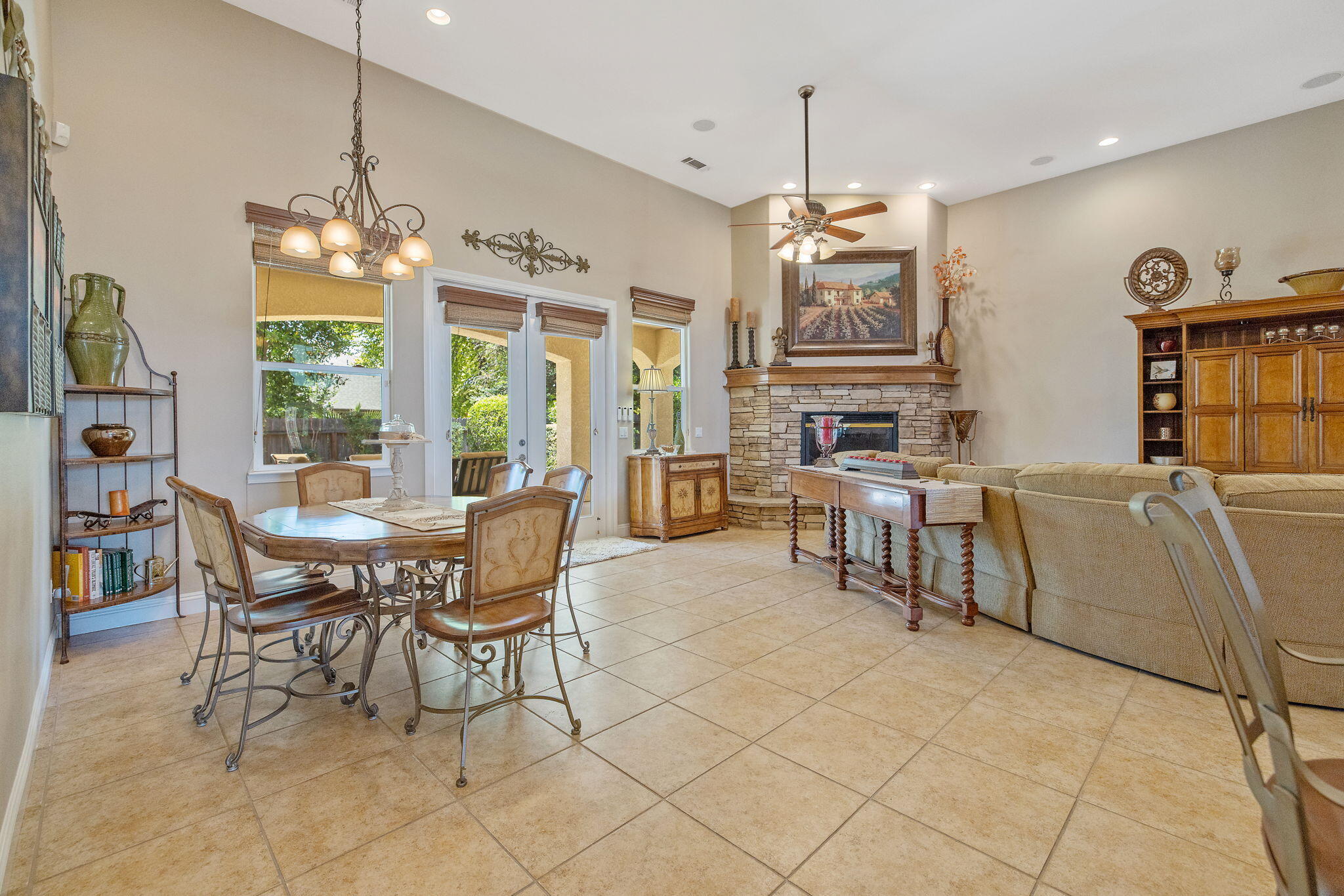 760 Saint James Ct, Exeter, CA 93221