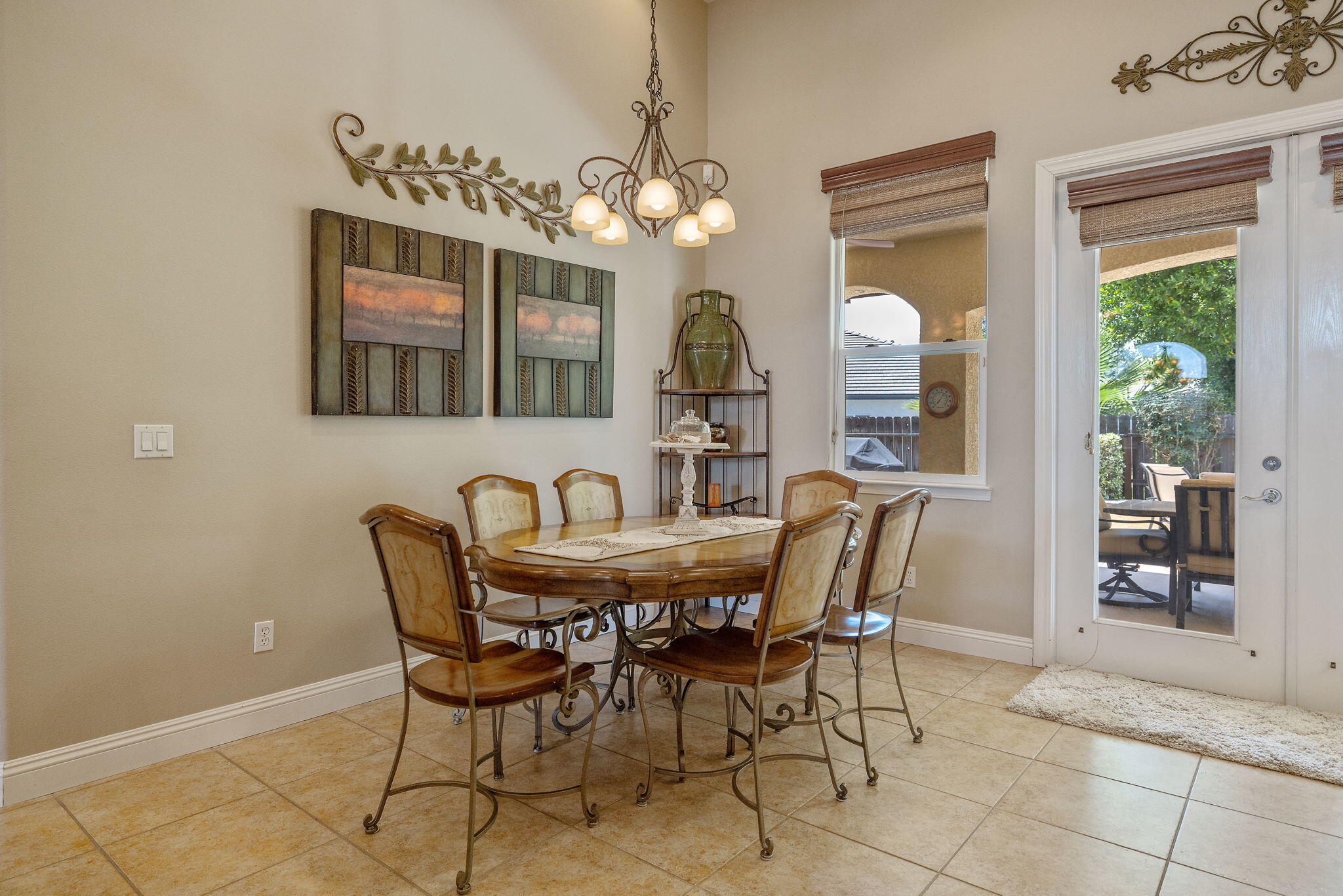 760 Saint James Ct, Exeter, CA 93221