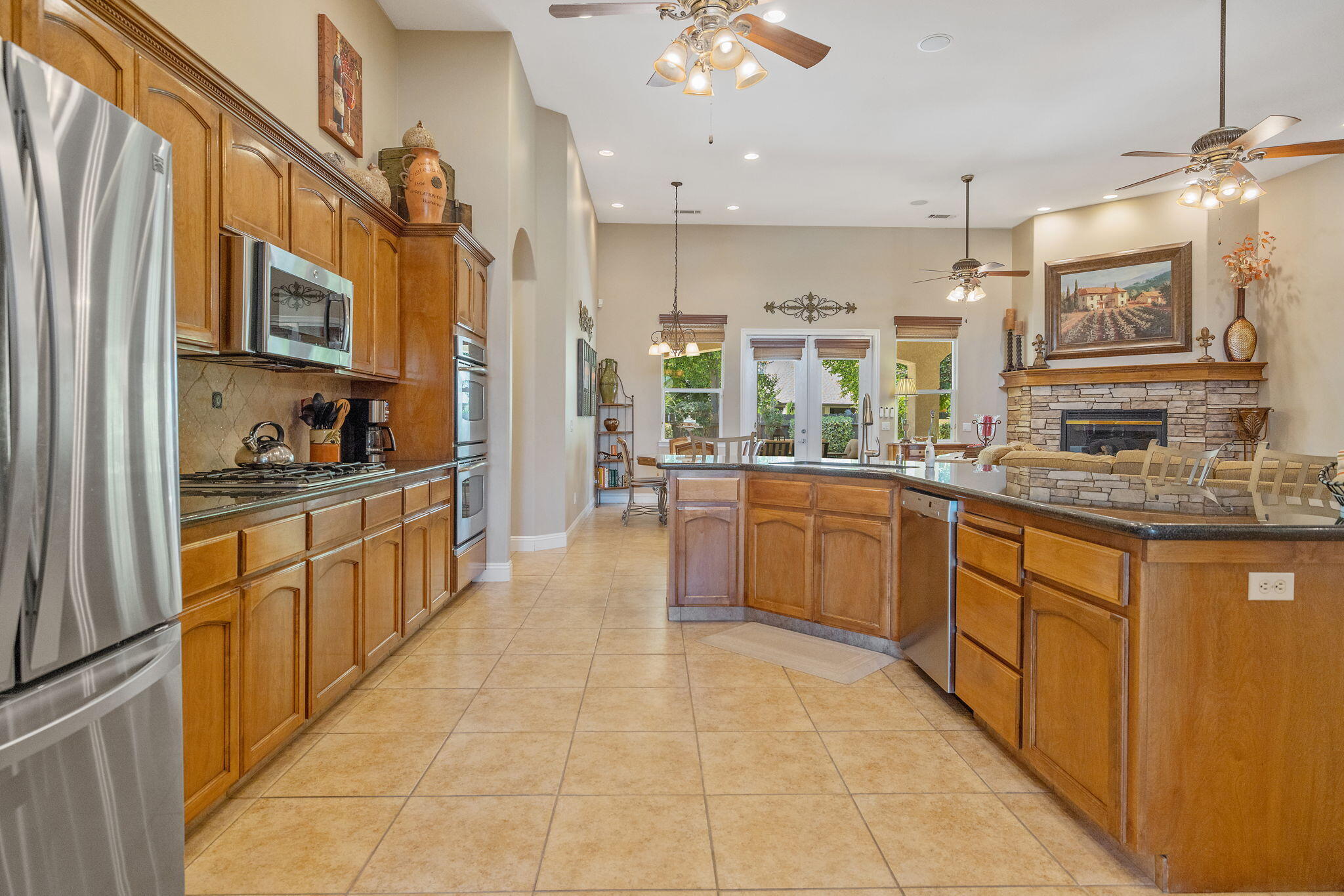 760 Saint James Ct, Exeter, CA 93221