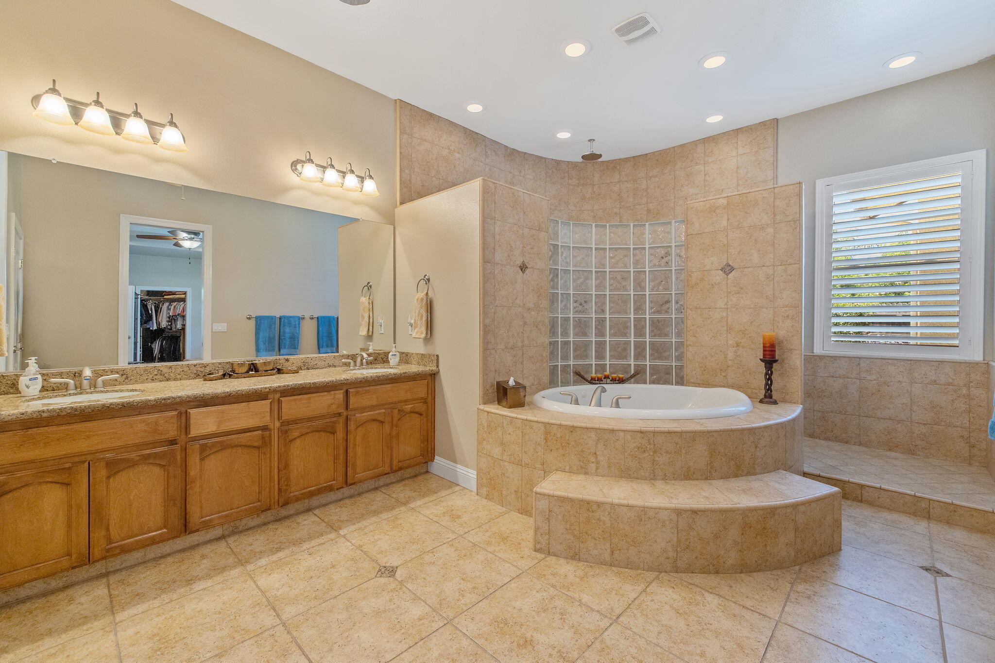 760 Saint James Ct, Exeter, CA 93221